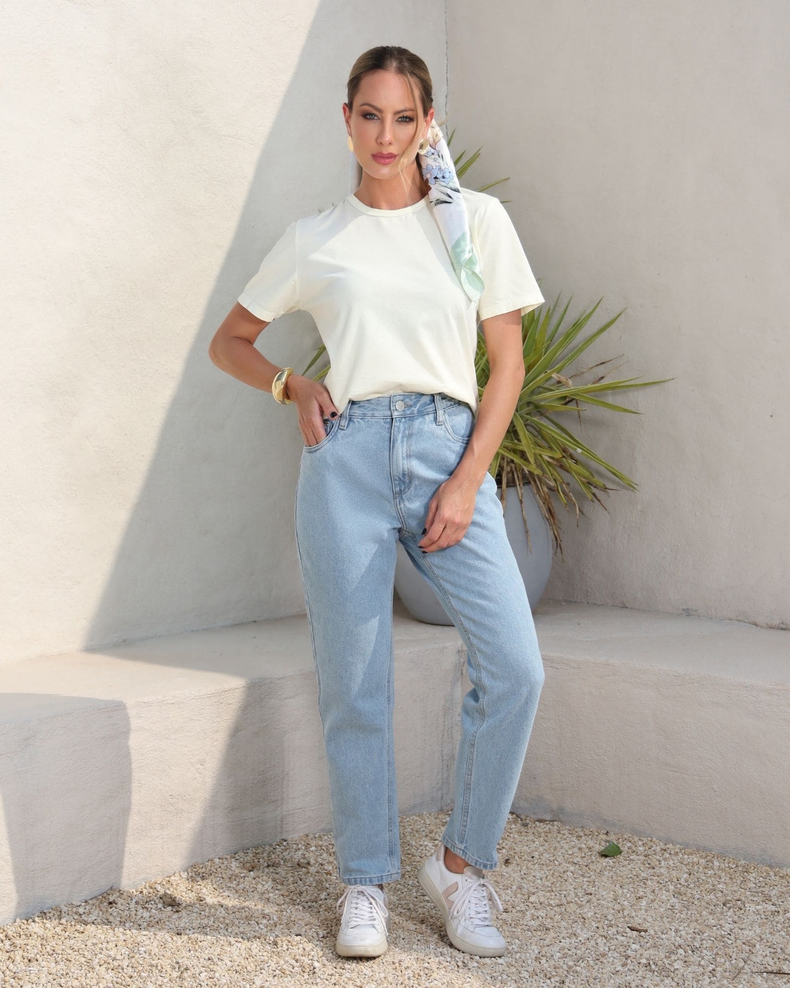 Calça Mom Jeans com Elástico Interno