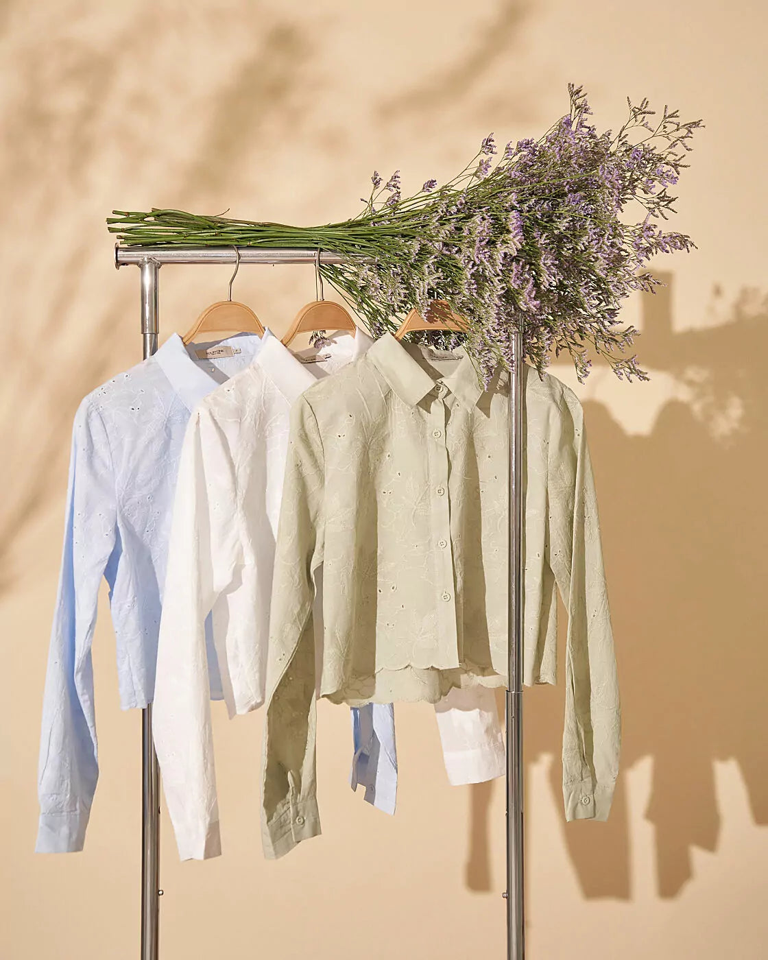 Camisa cropped bordada