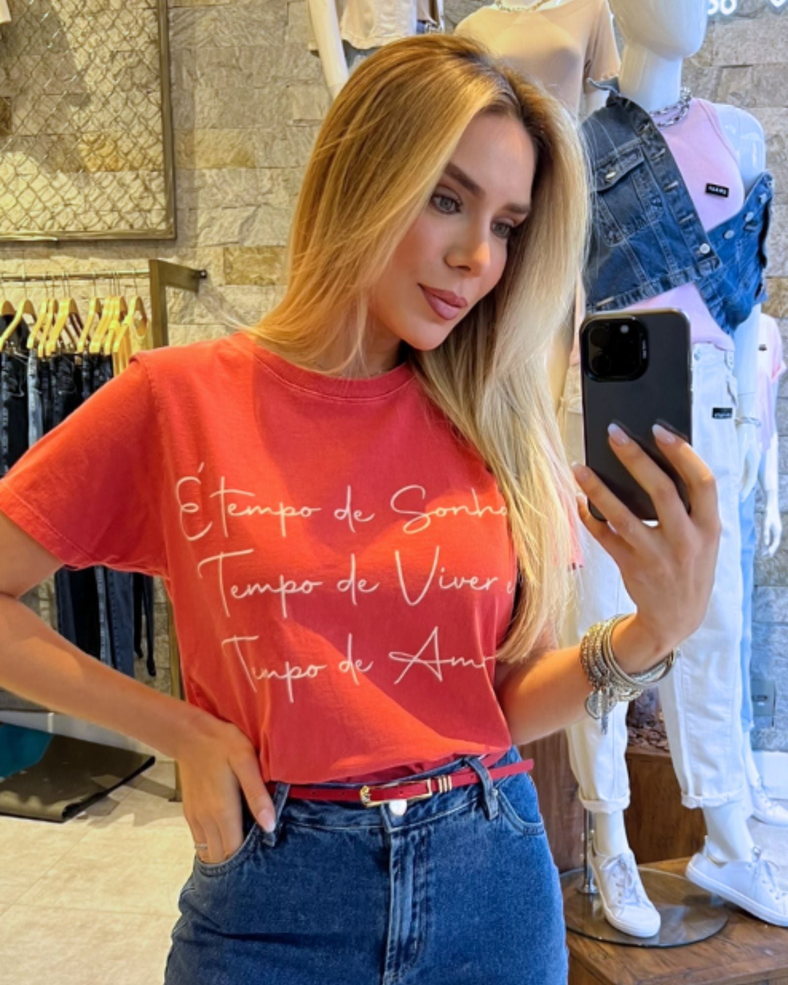 T-shirt Estonada com Estampa É Tempo