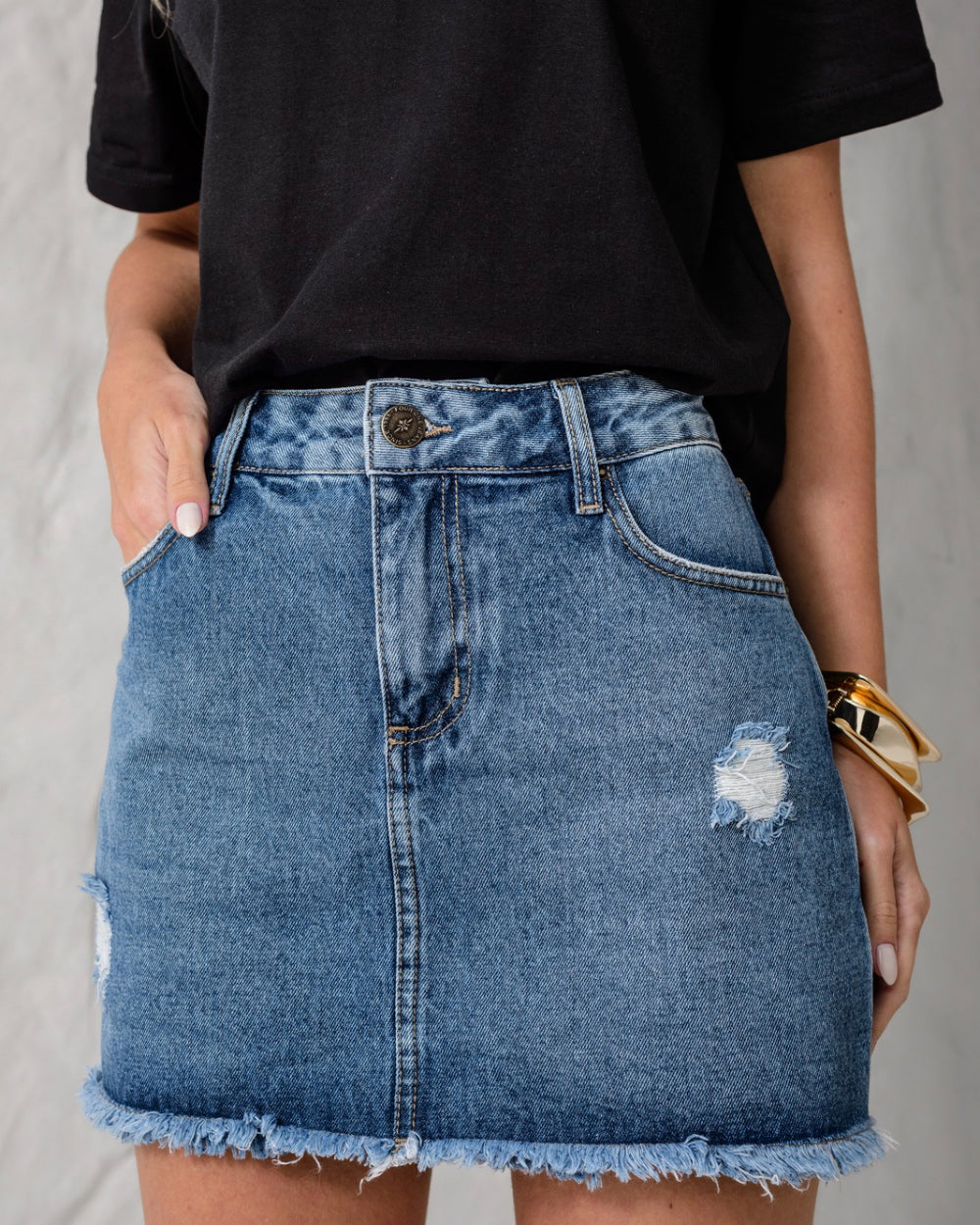 Shorts saia barra desfiada