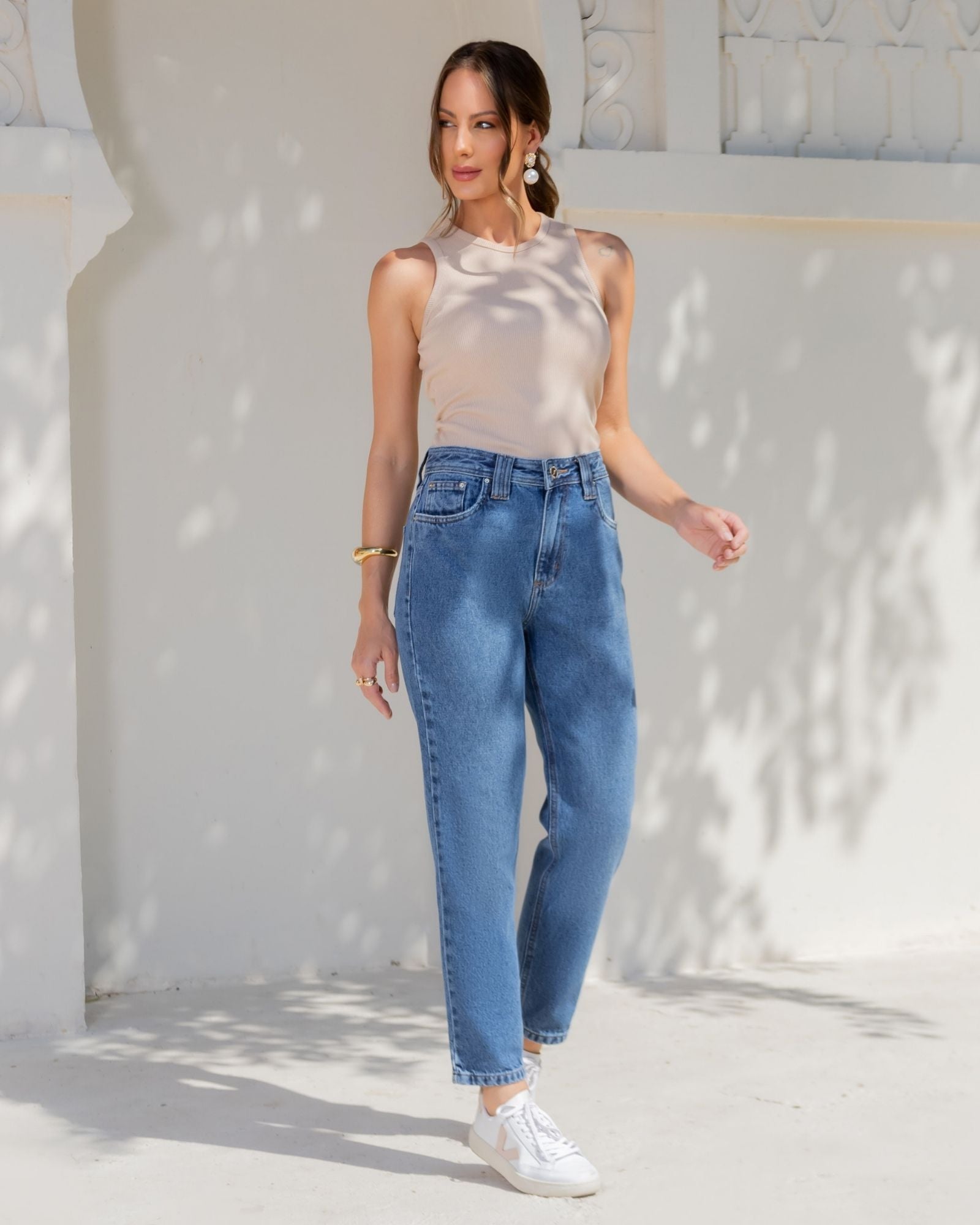 Calça Mom Jeans com Passante em X
