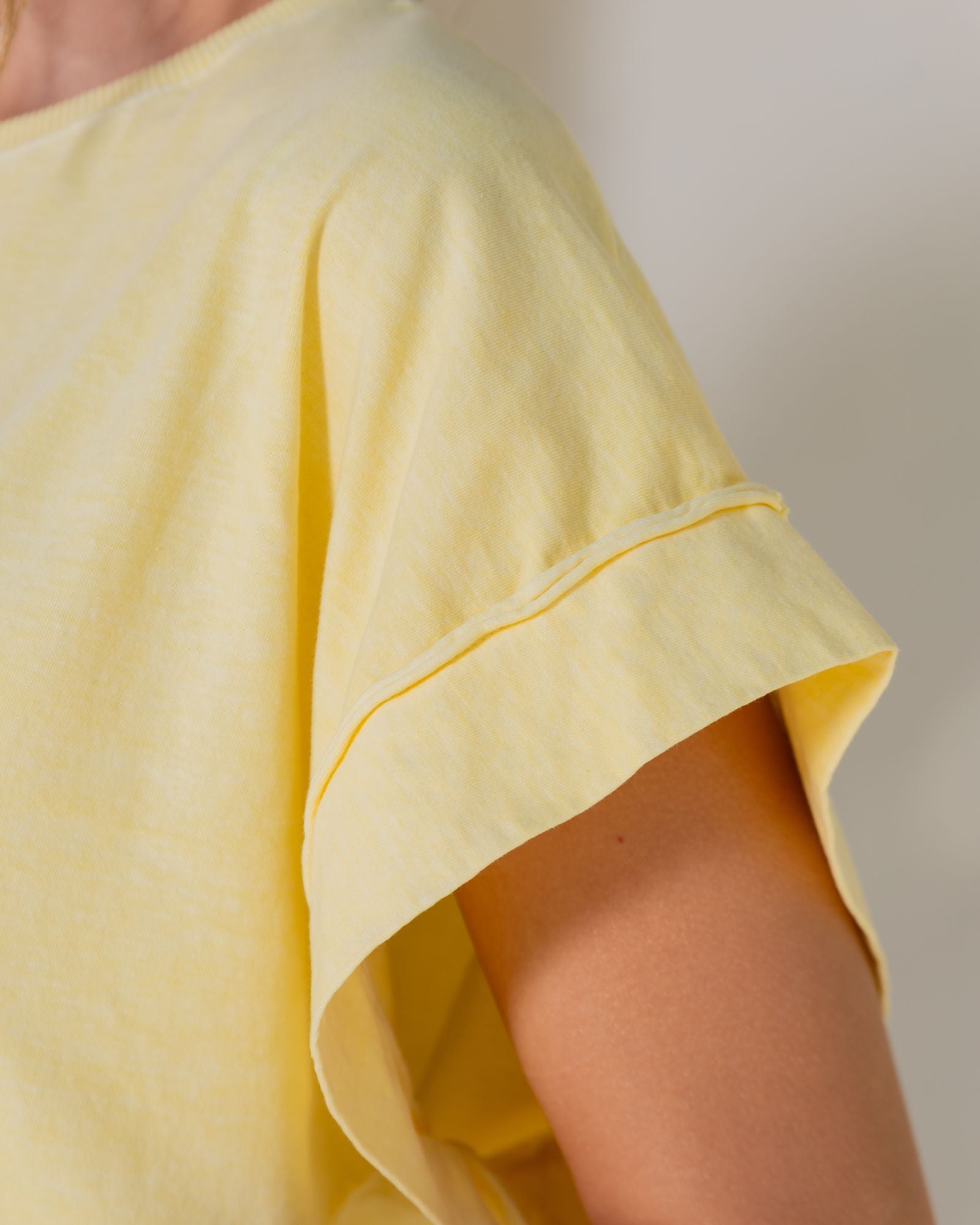 T-shirt Estonada com Acabamento a Fio