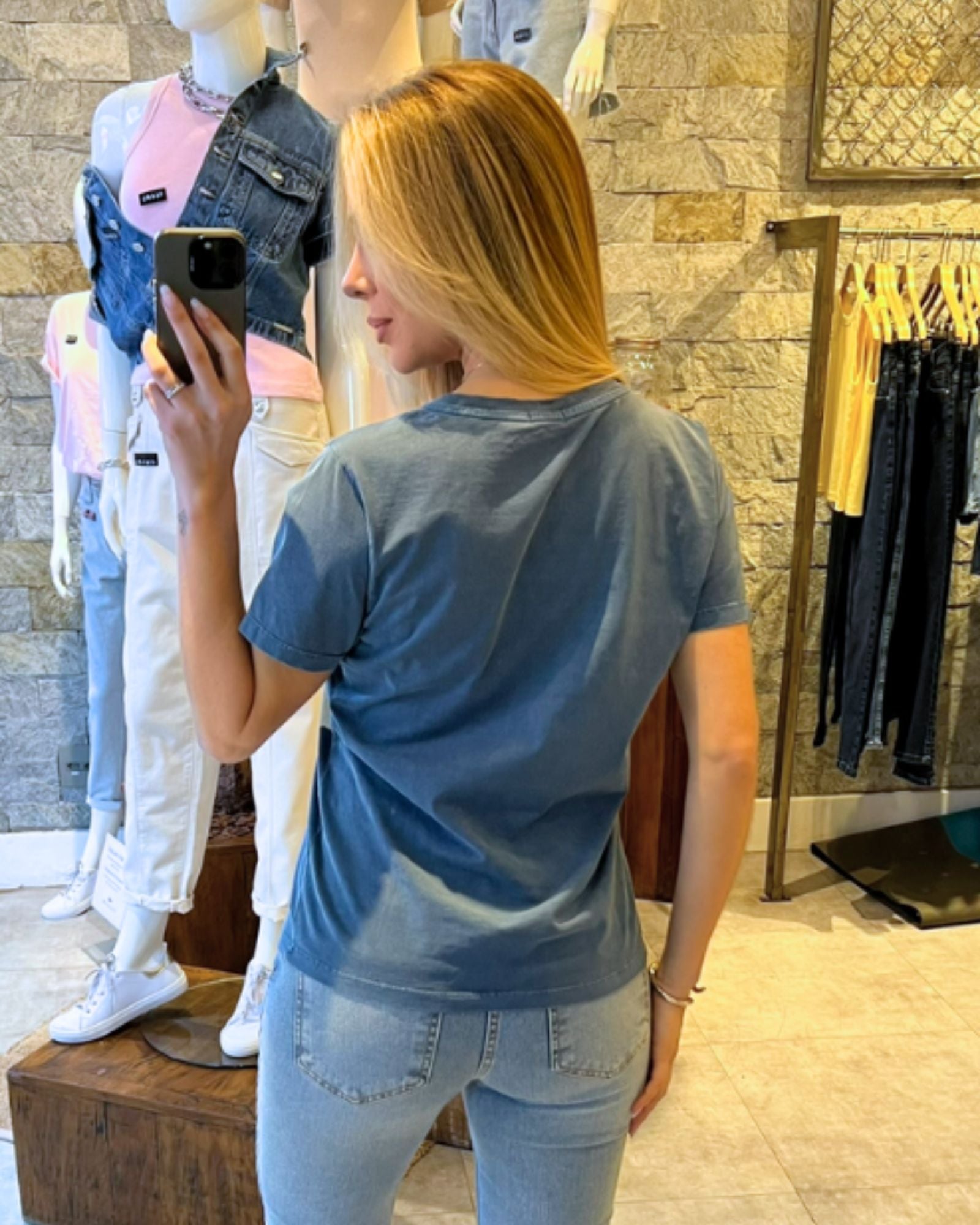 T-shirt Estonada com Estampa É Tempo