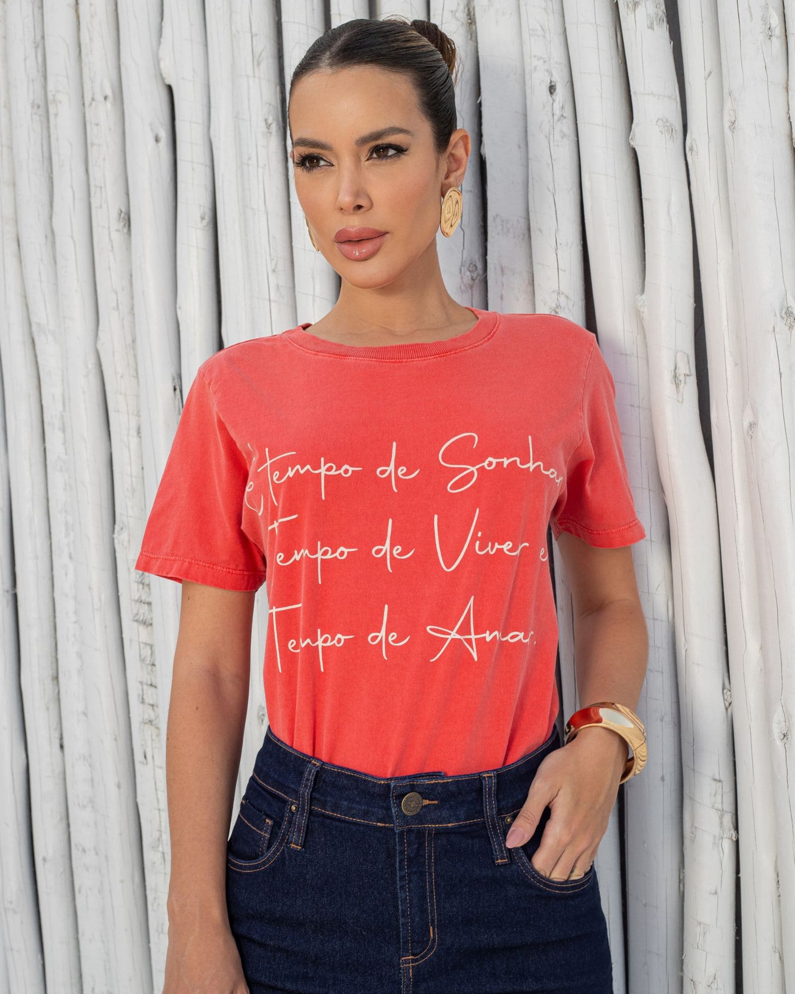 T-shirt Estonada com Estampa É Tempo