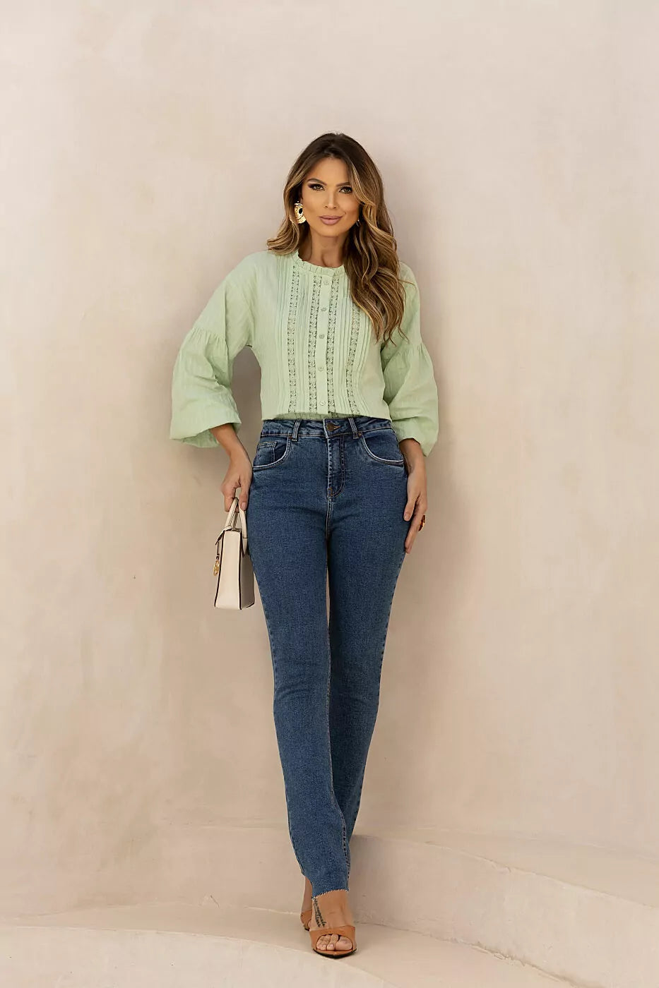 Calça slim barra fio