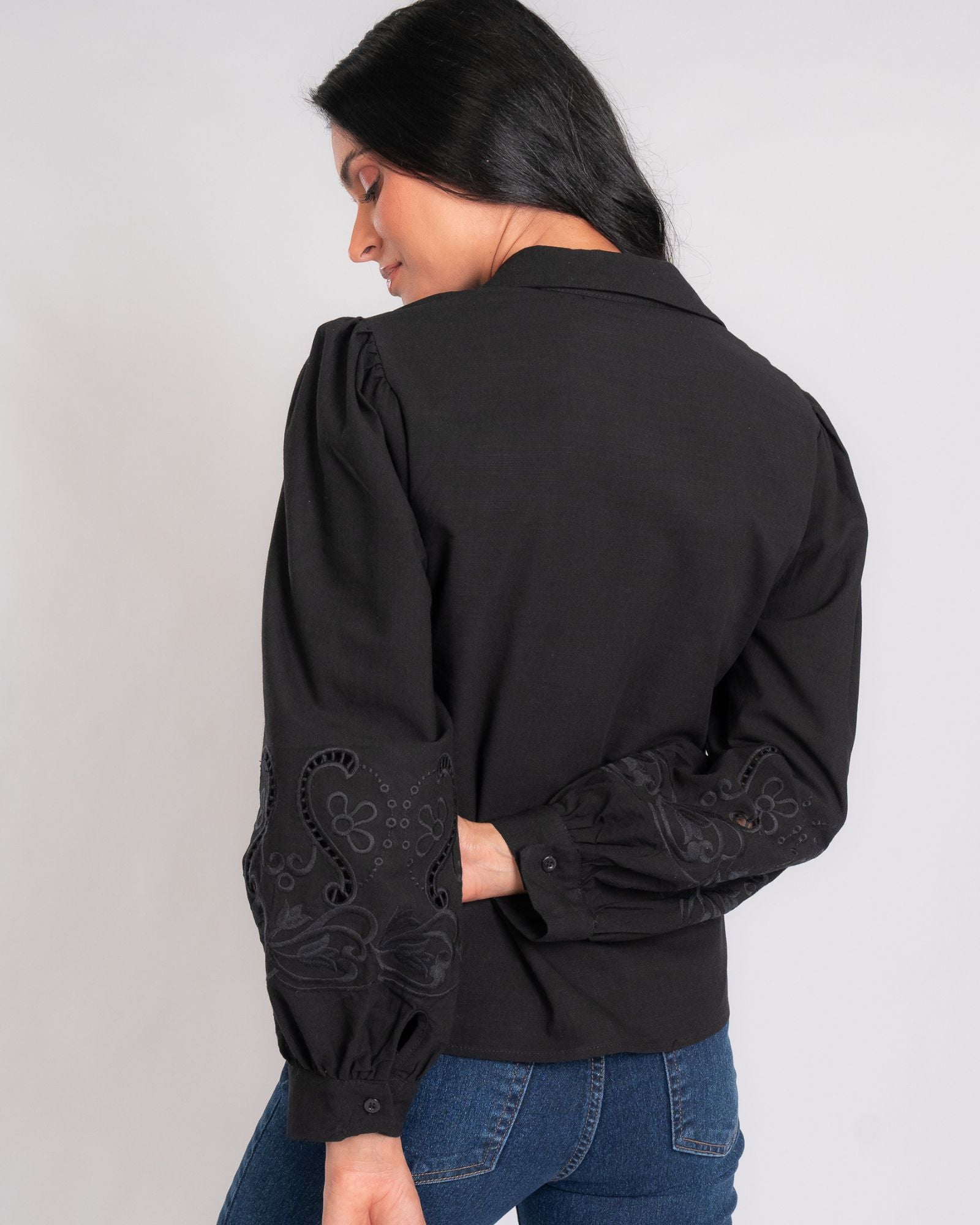 Camisa Tricoline com Manga Longa Bordada