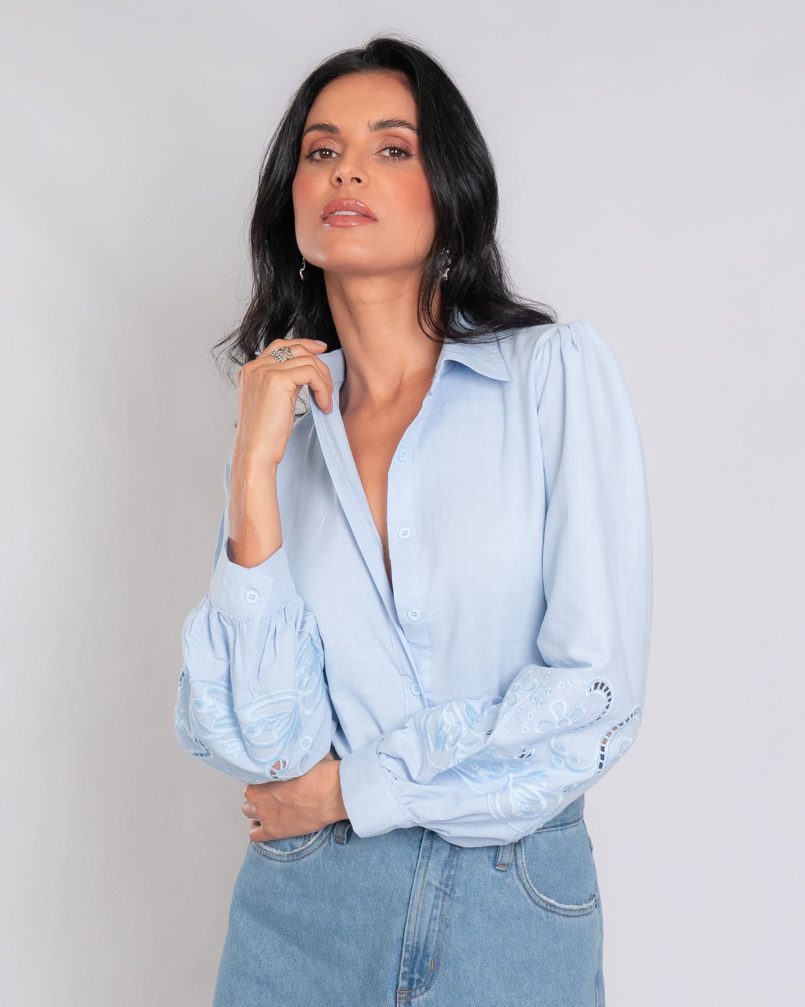 Camisa Tricoline com Manga Longa Bordada