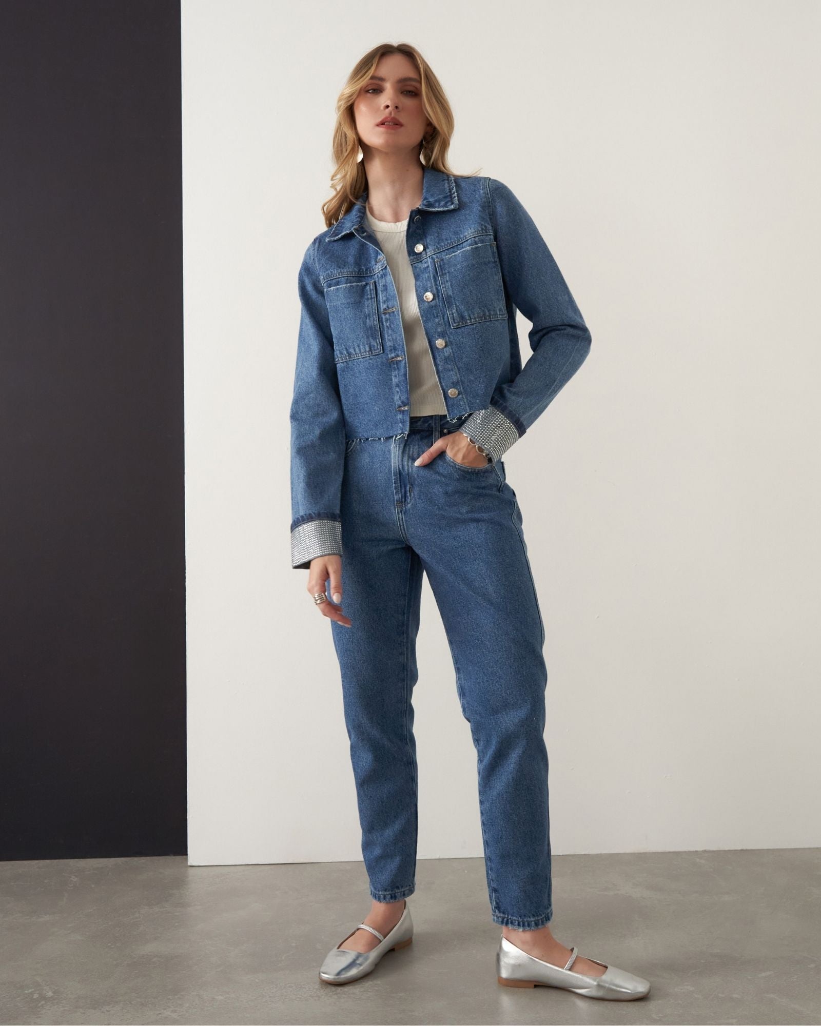 Calça Mom Jeans com Strass