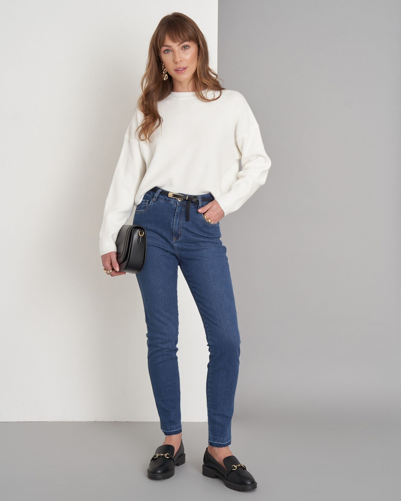 Calça Skinny Jeans com Barra Desfeita
