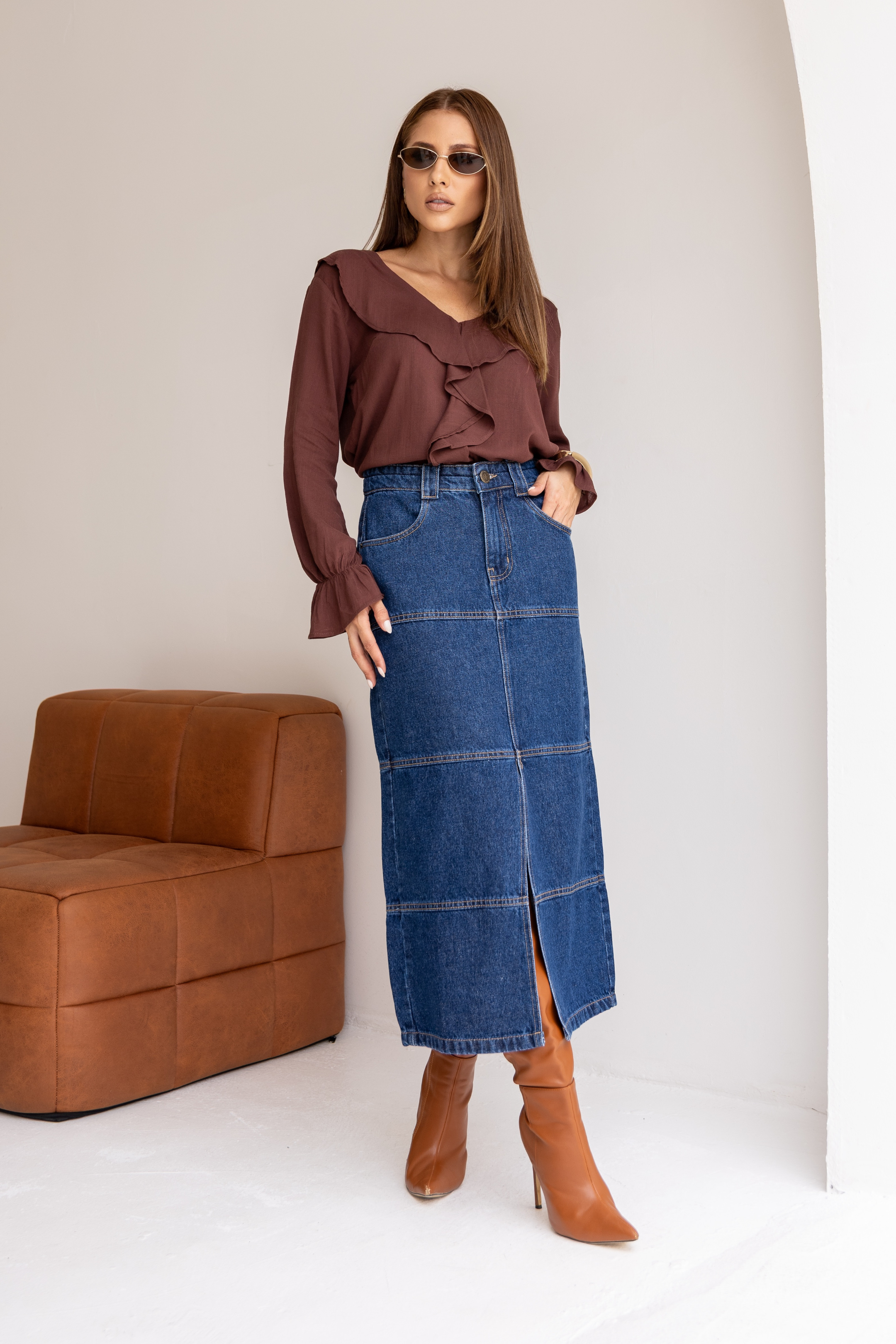 Saia Midi Com Recortes e Fenda