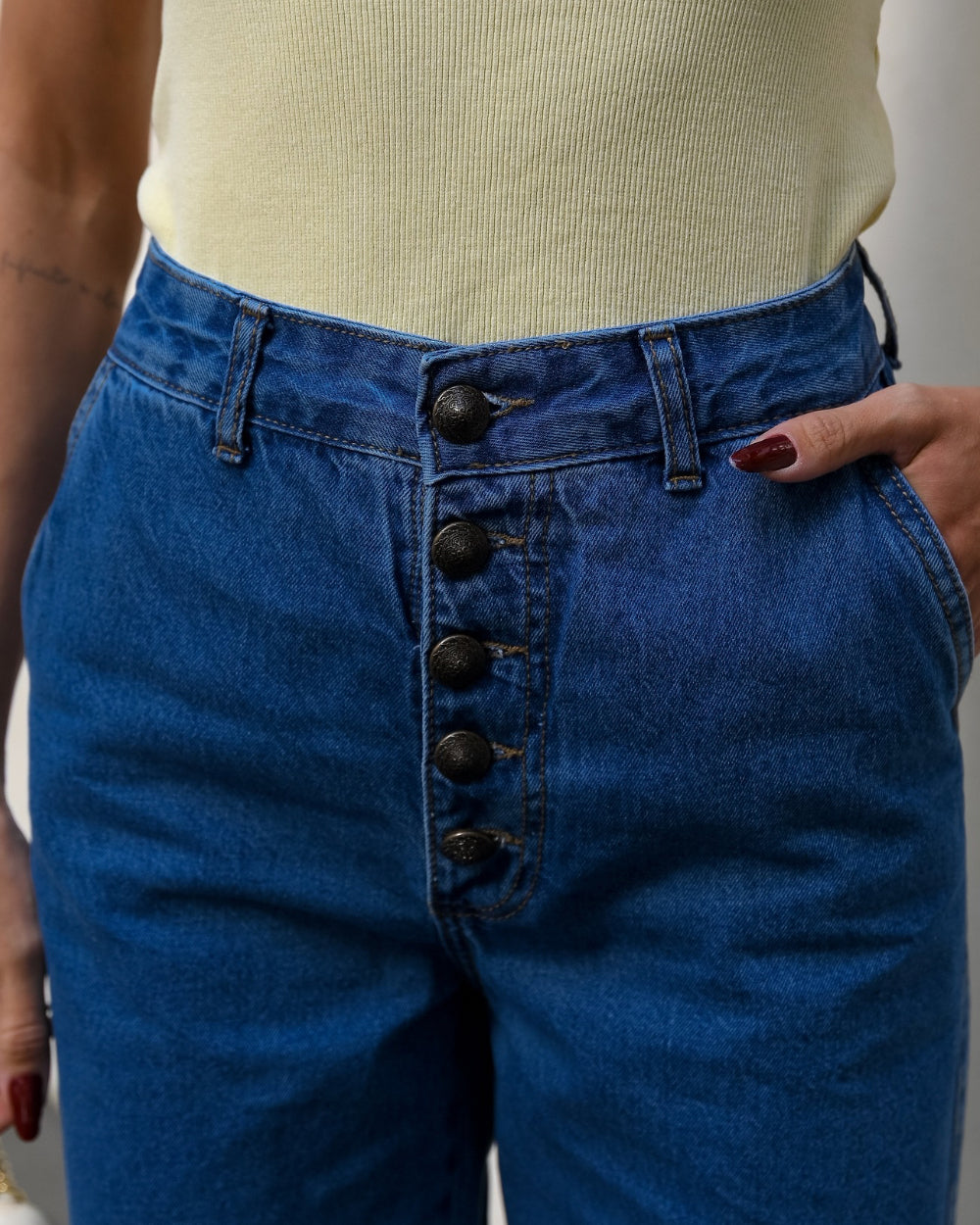 Calça botões