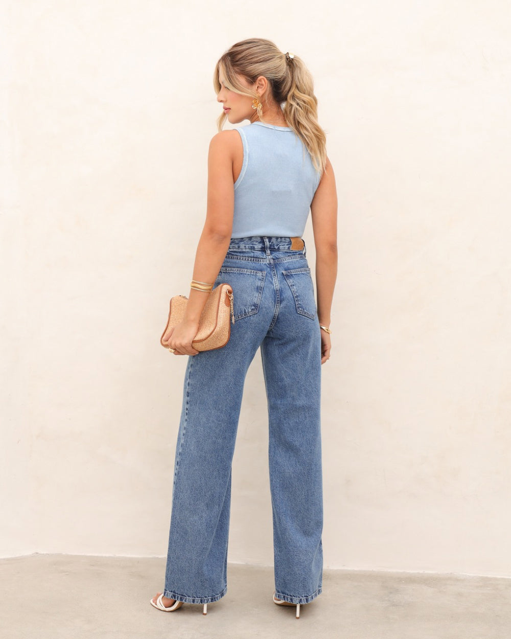 Wide leg media