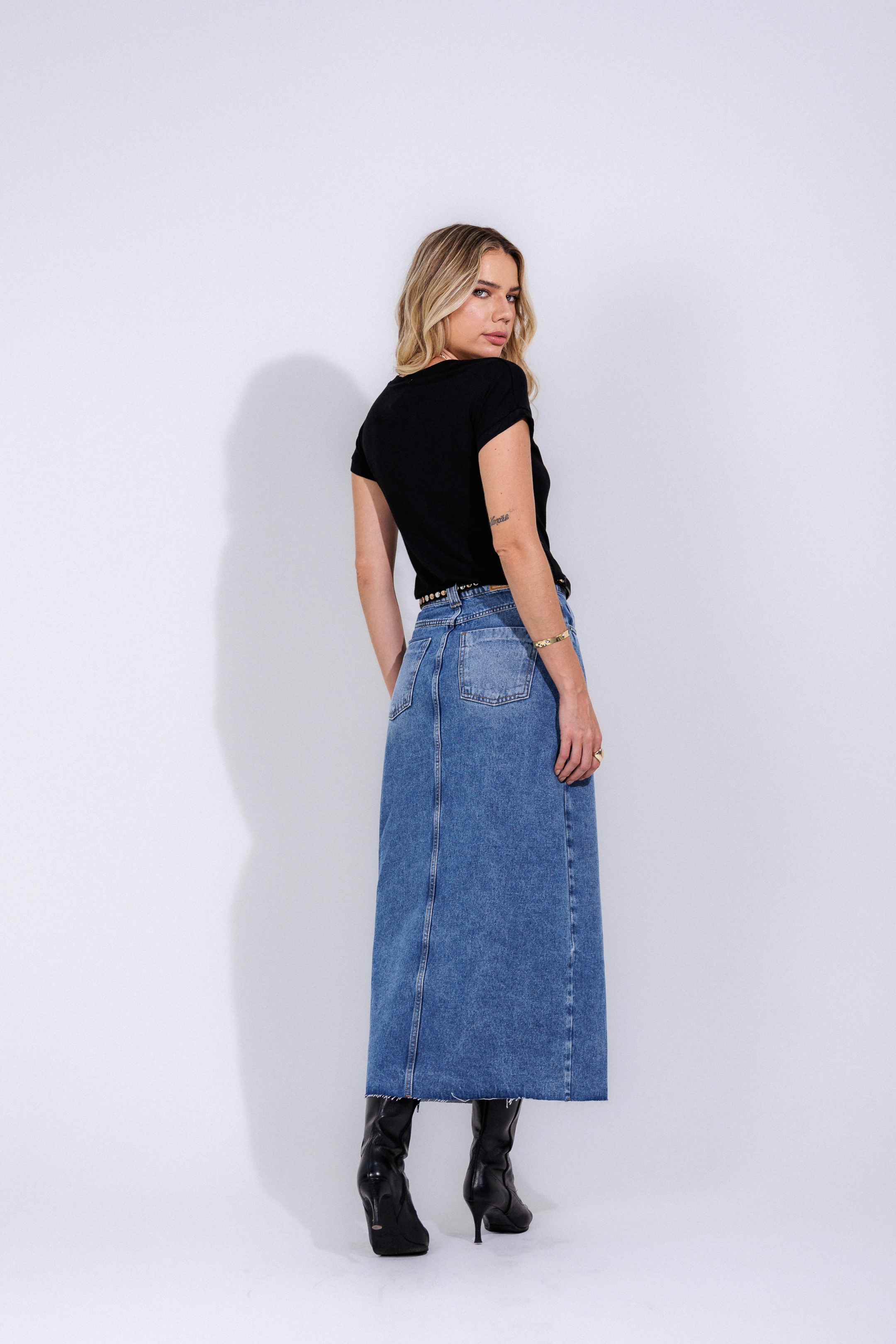 Saia Midi Com Fenda