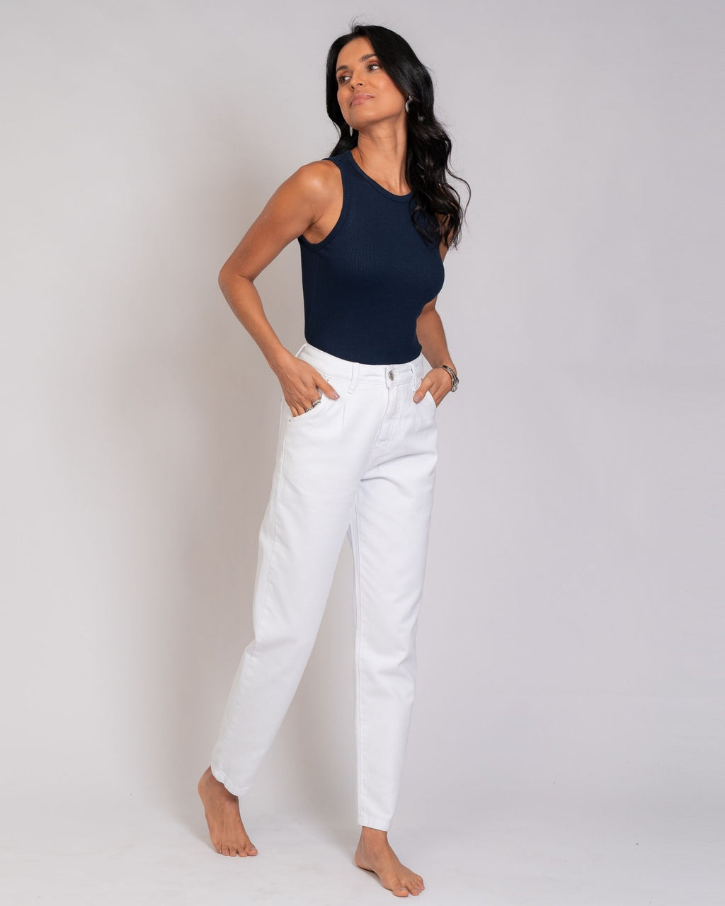 Calça em Sarja com Modelagem Diferenciada