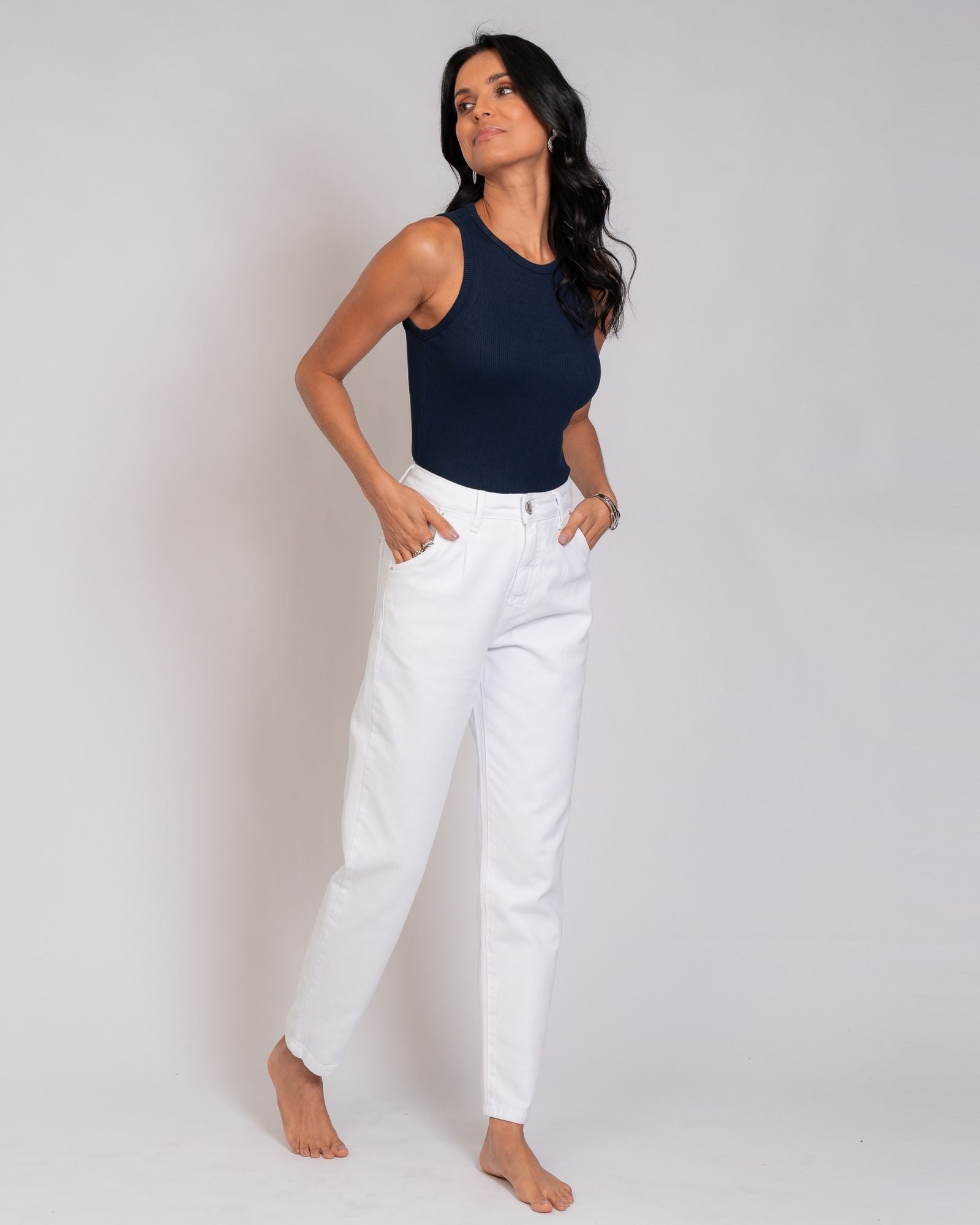 Calça em Sarja com Modelagem Diferenciada