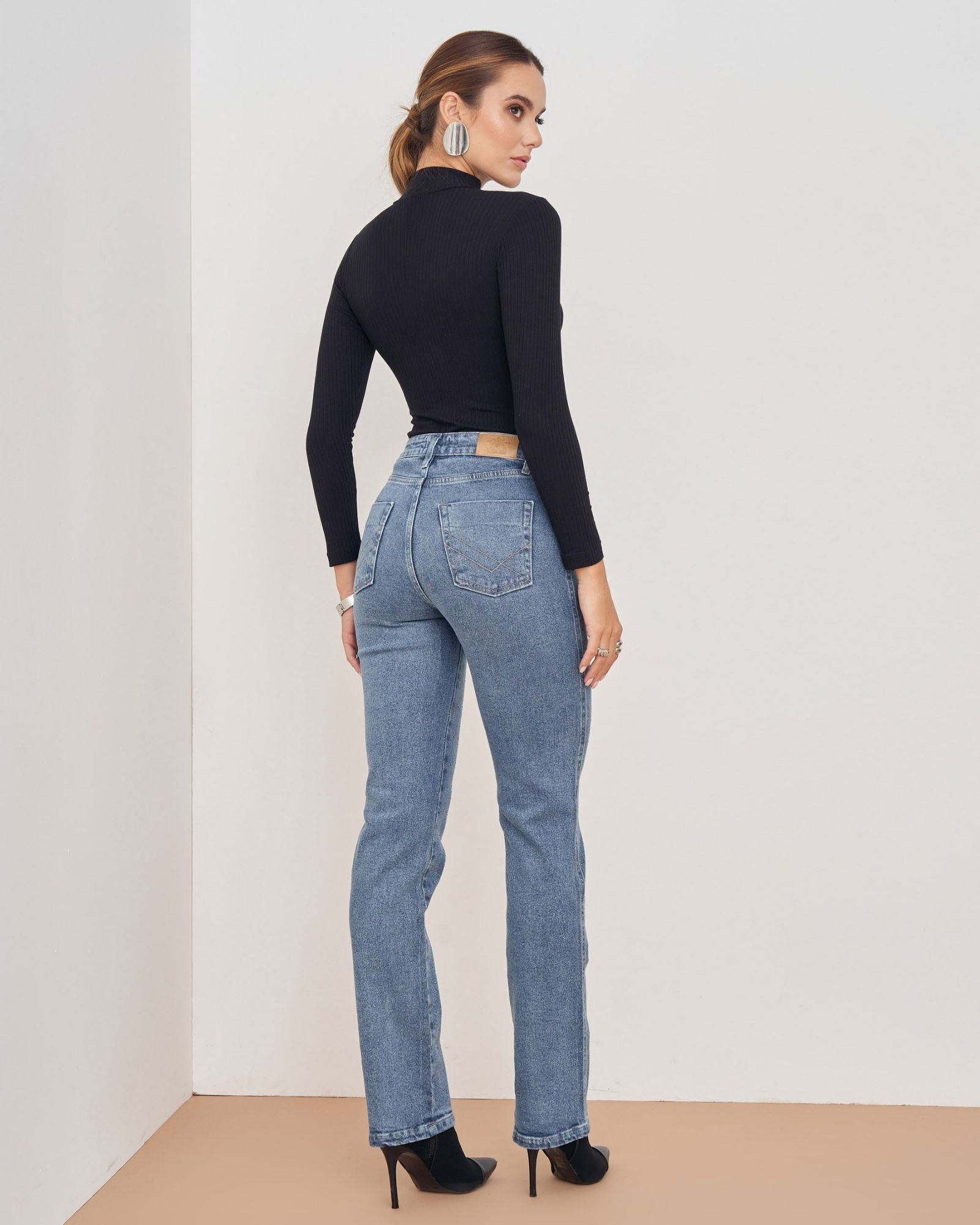 Calça Reta Jeans com Strass Frontal