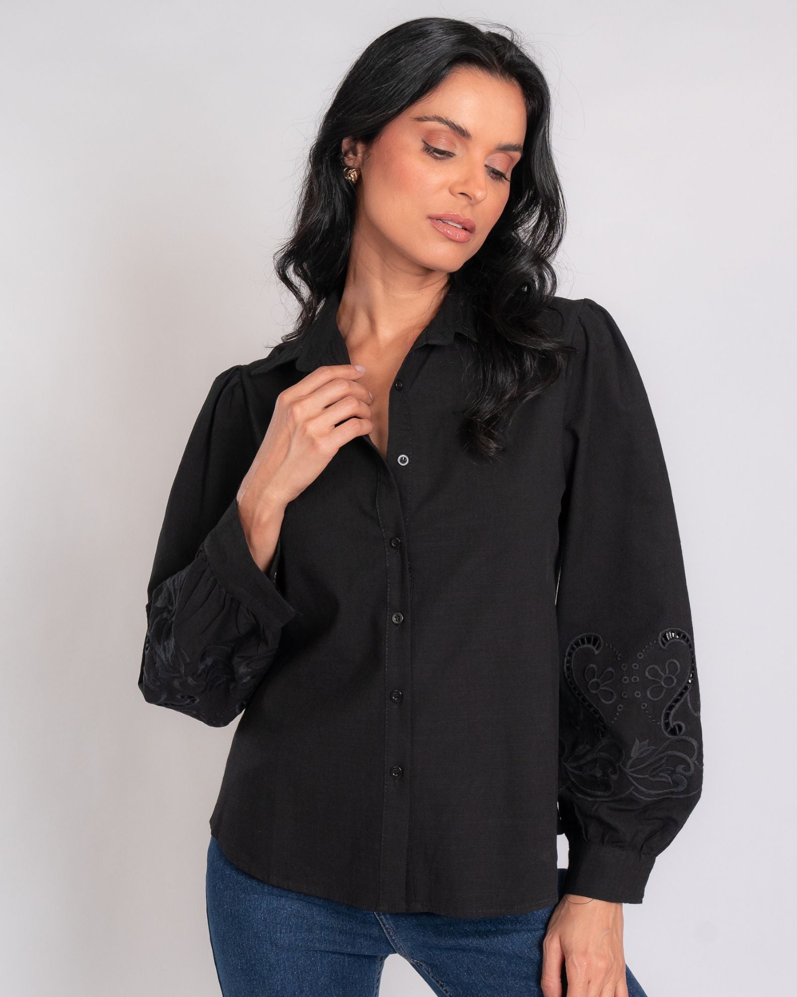 Camisa Tricoline com Manga Longa Bordada