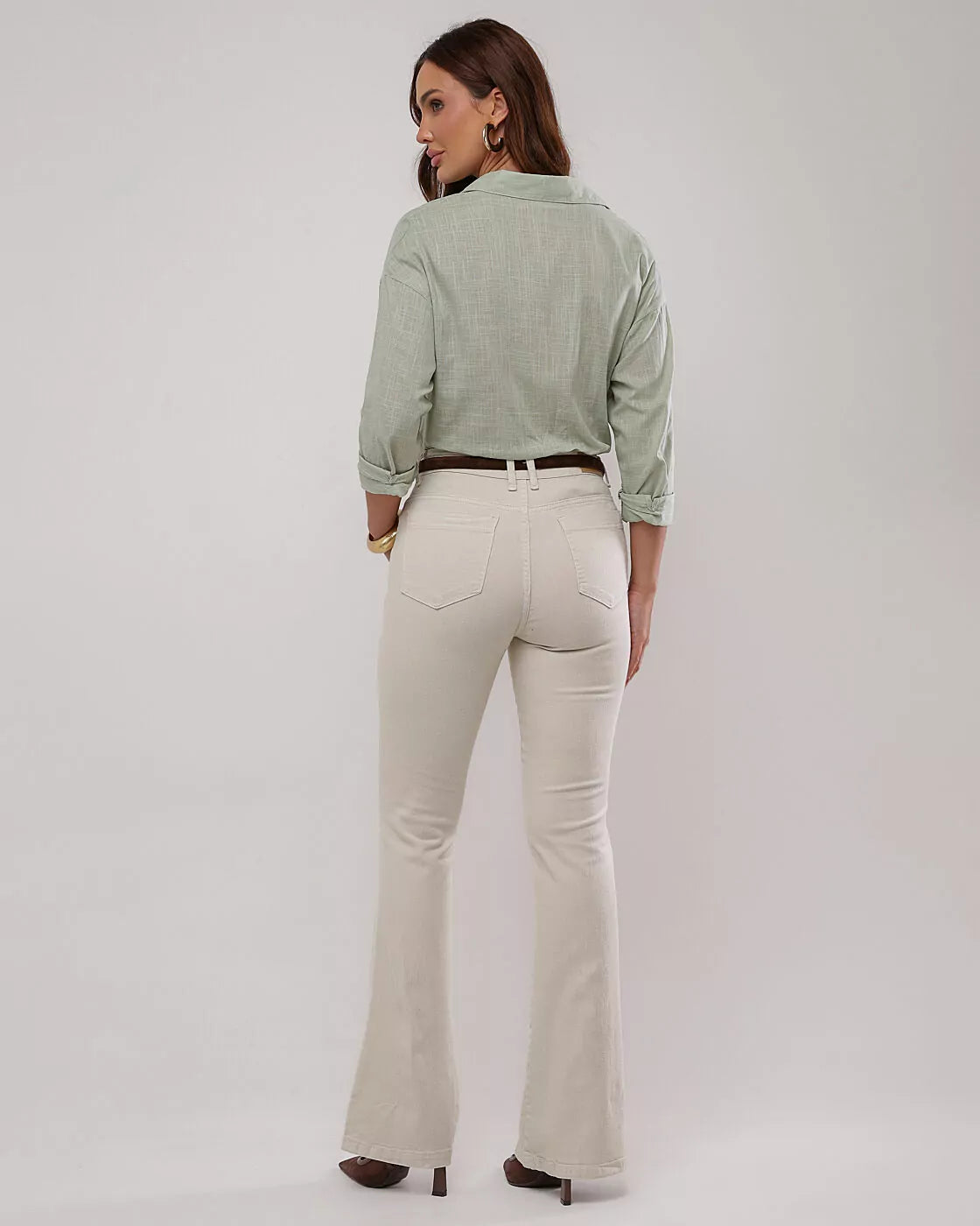 Calça bootcut sarja