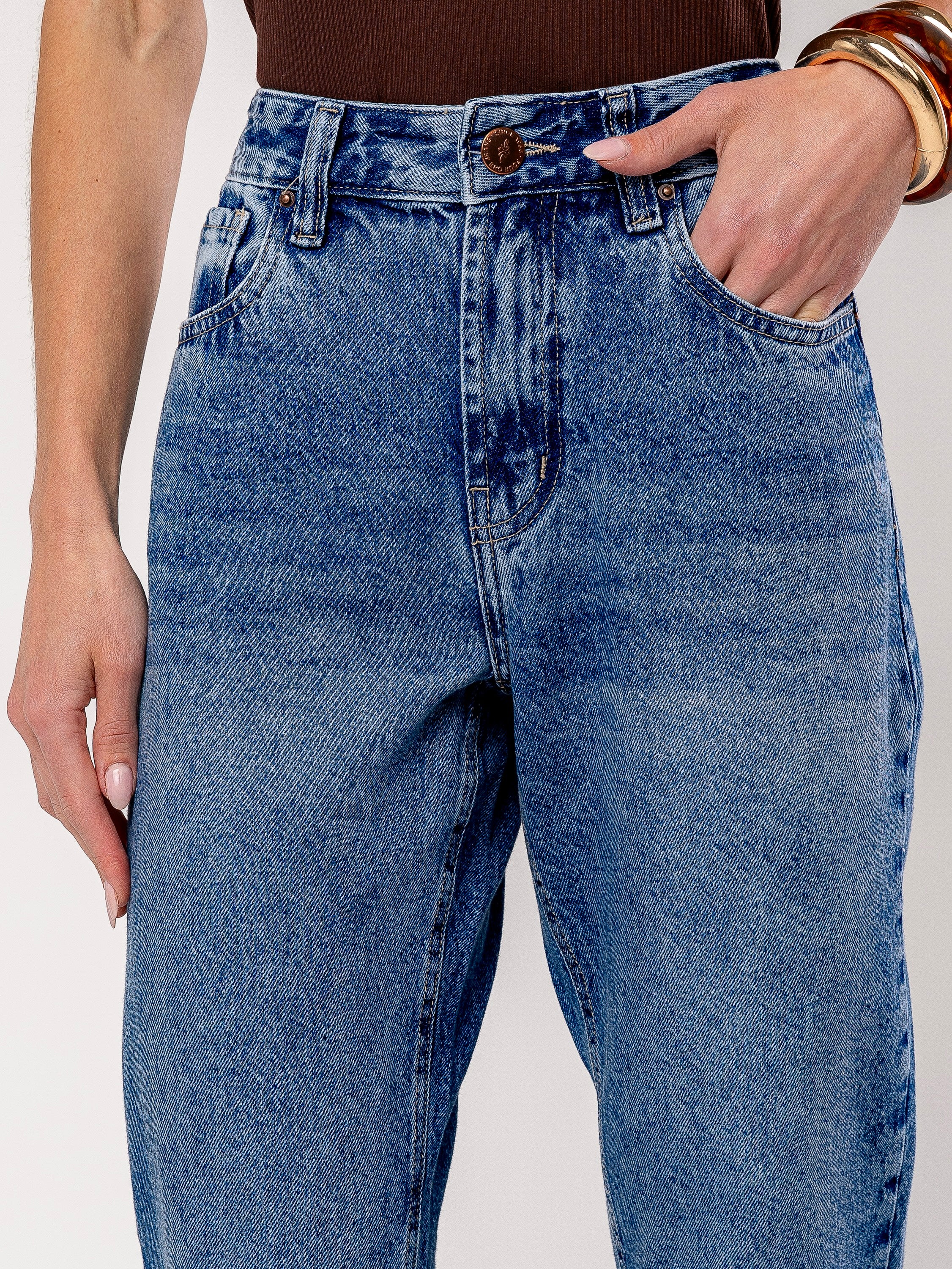 Calça Mom jeans barra a fio