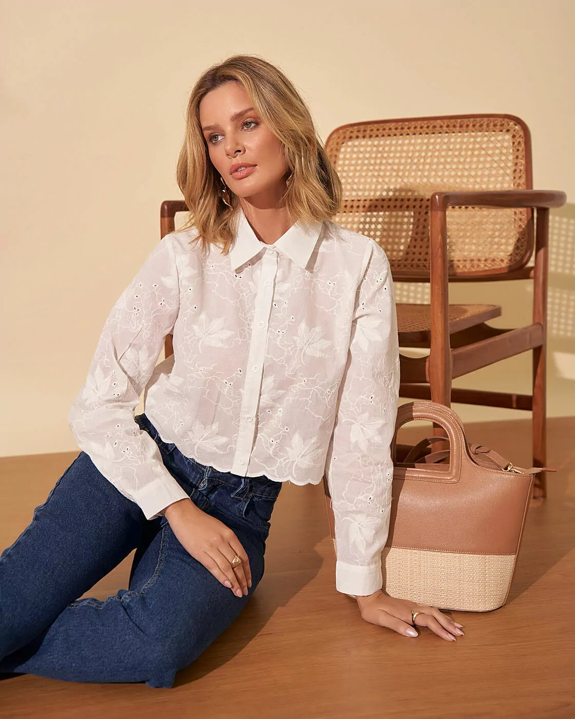 Camisa cropped bordada