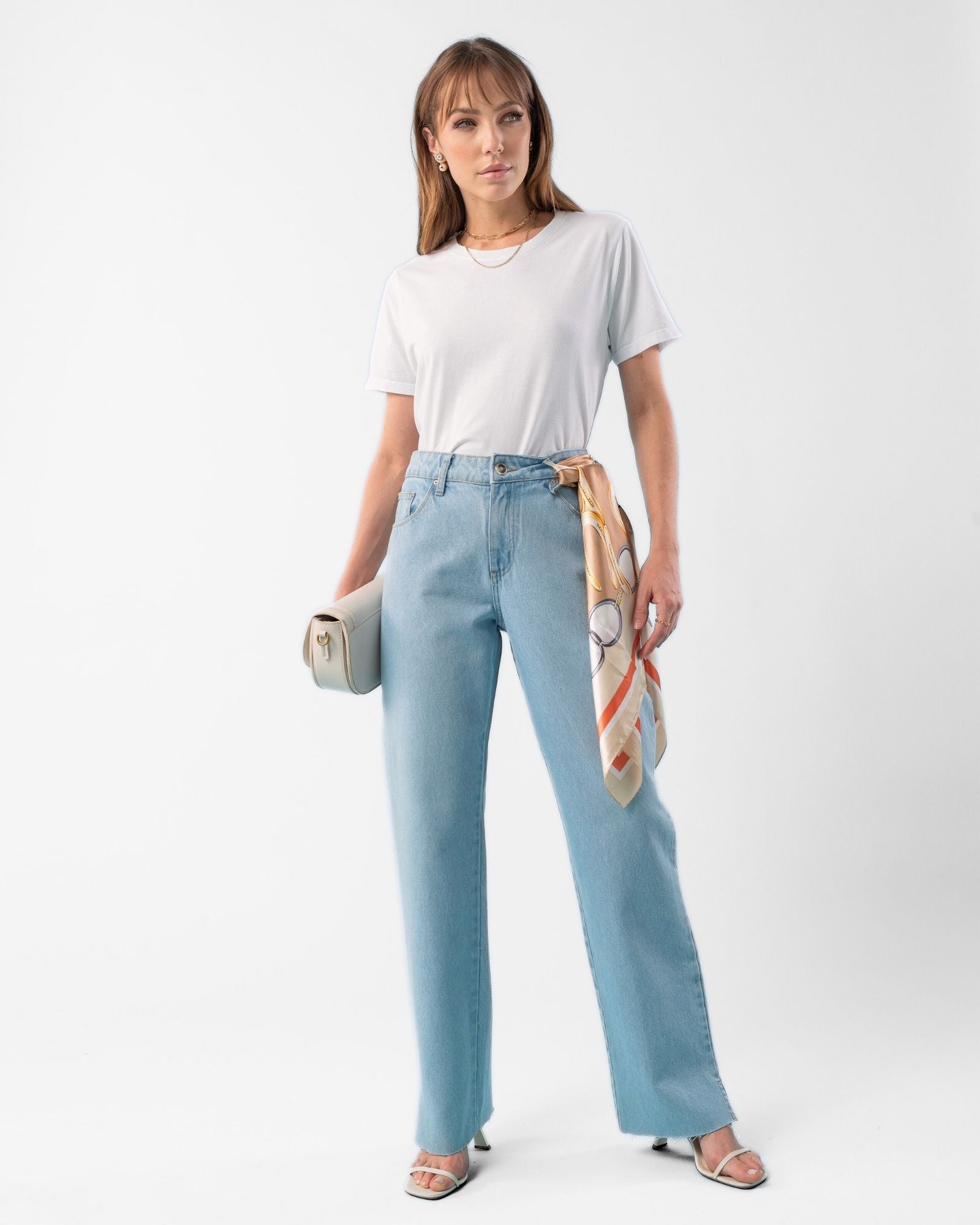 Calça Jeans Reta Fenda Lateral Barra a Fio