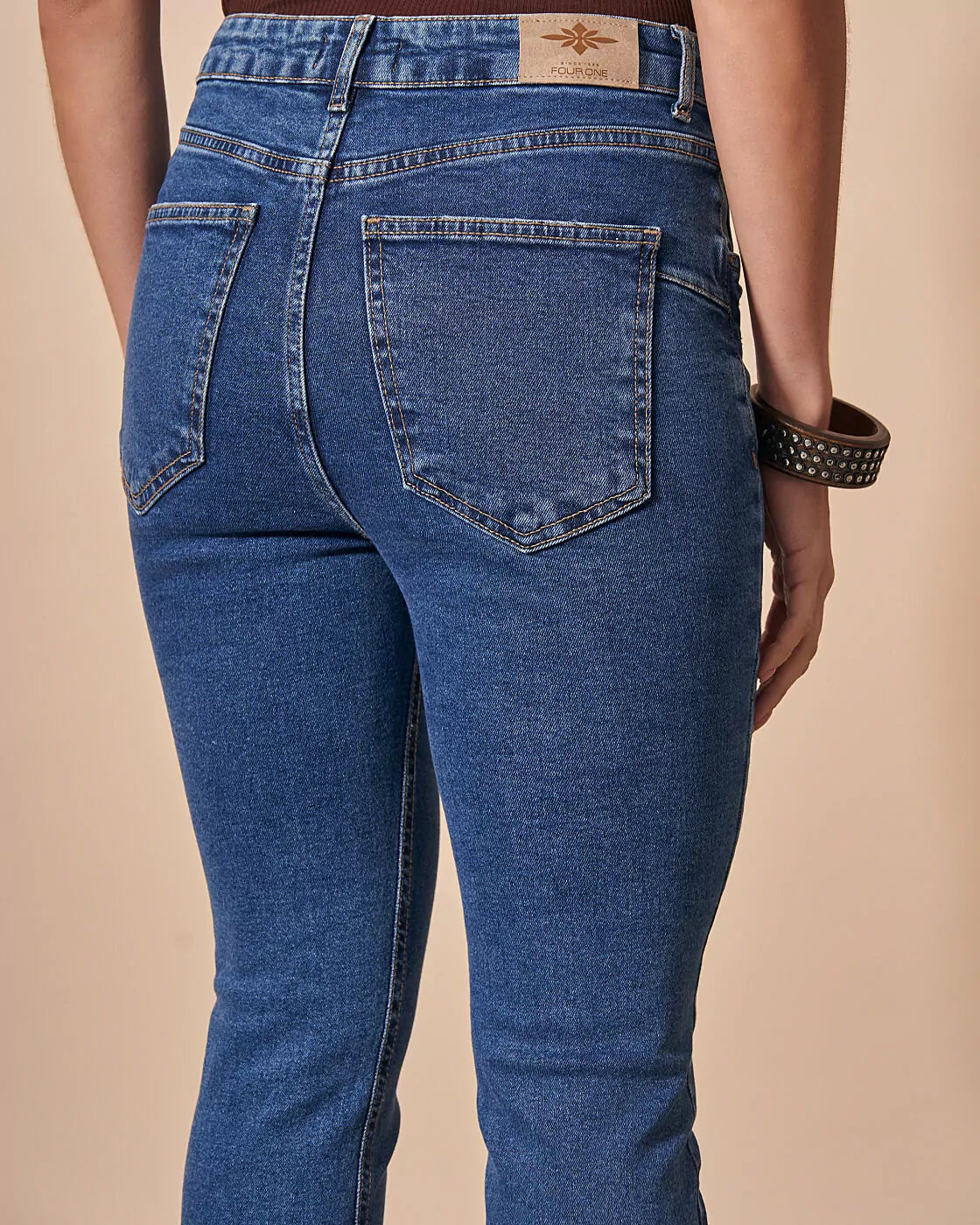 Calça slim barra desfiada