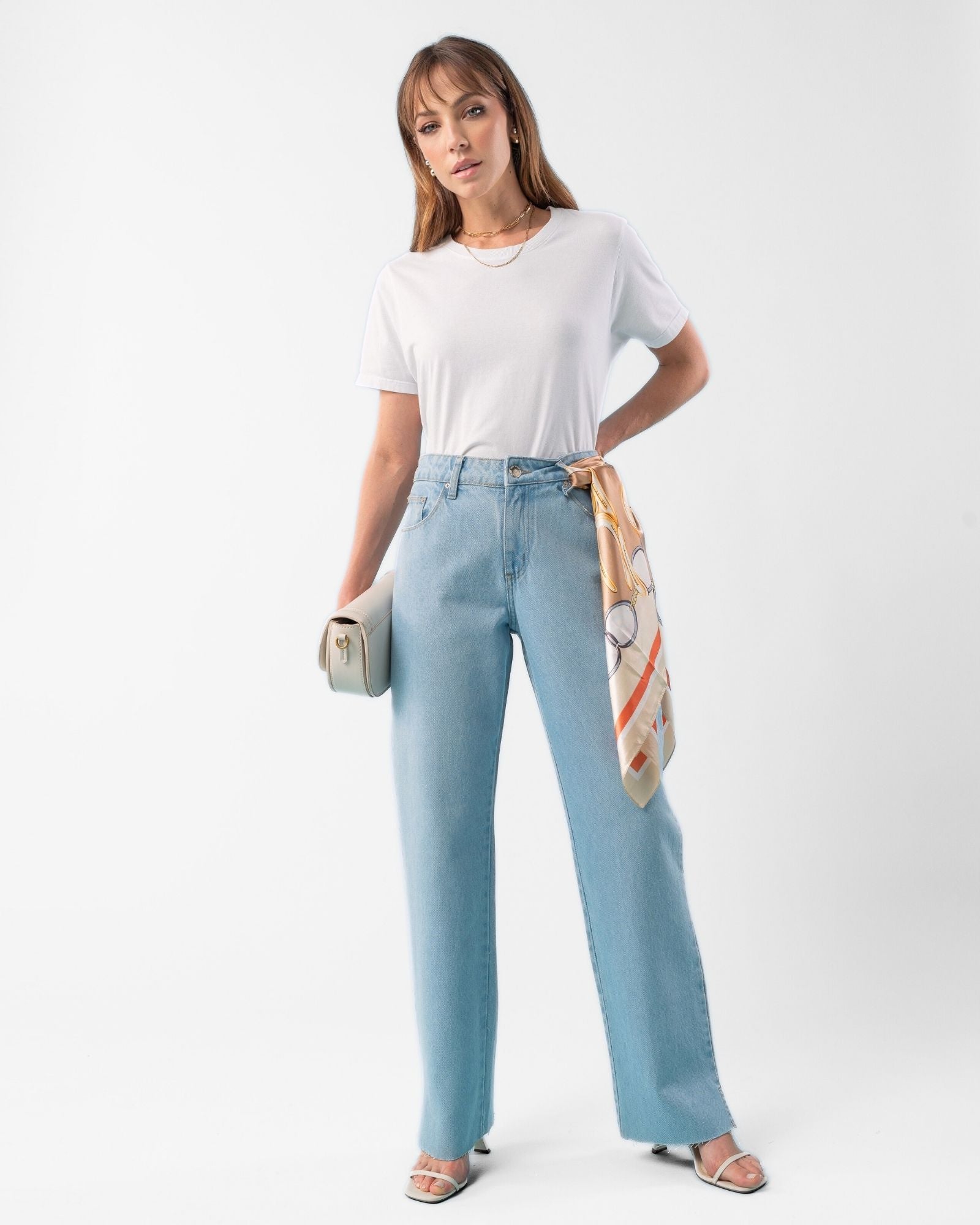 Calça Jeans Reta Fenda Lateral Barra a Fio