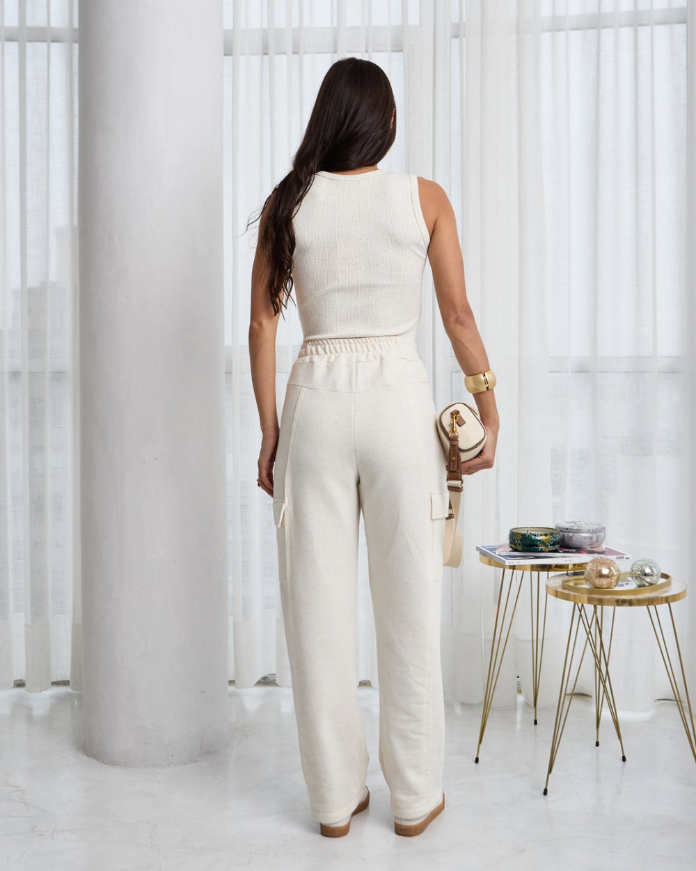 Calça recortes bolso lateral