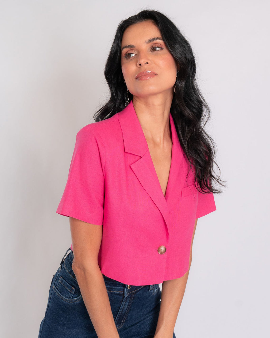 Blazer de Linho Cropped com Ombreiras