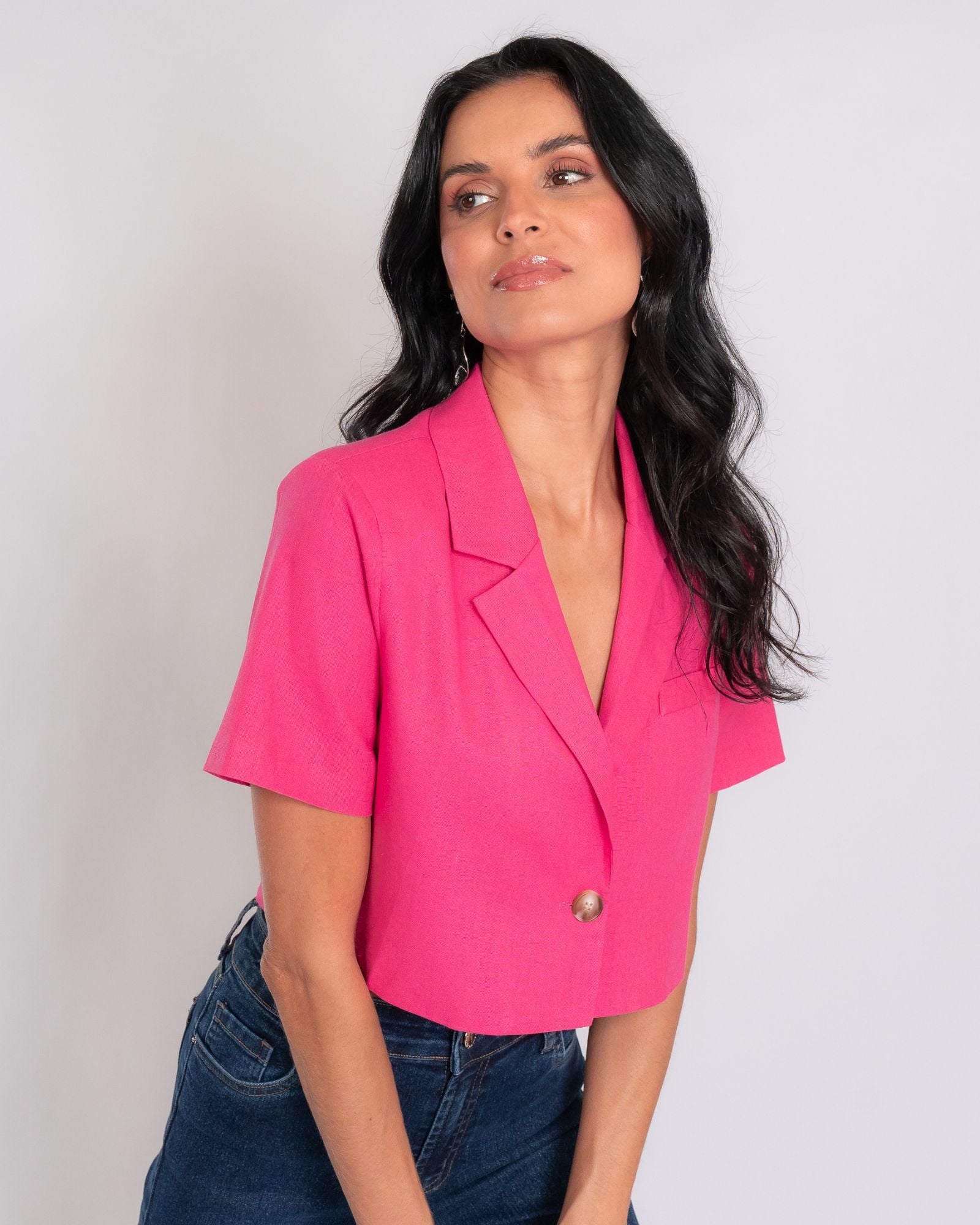 Blazer de Linho Cropped com Ombreiras