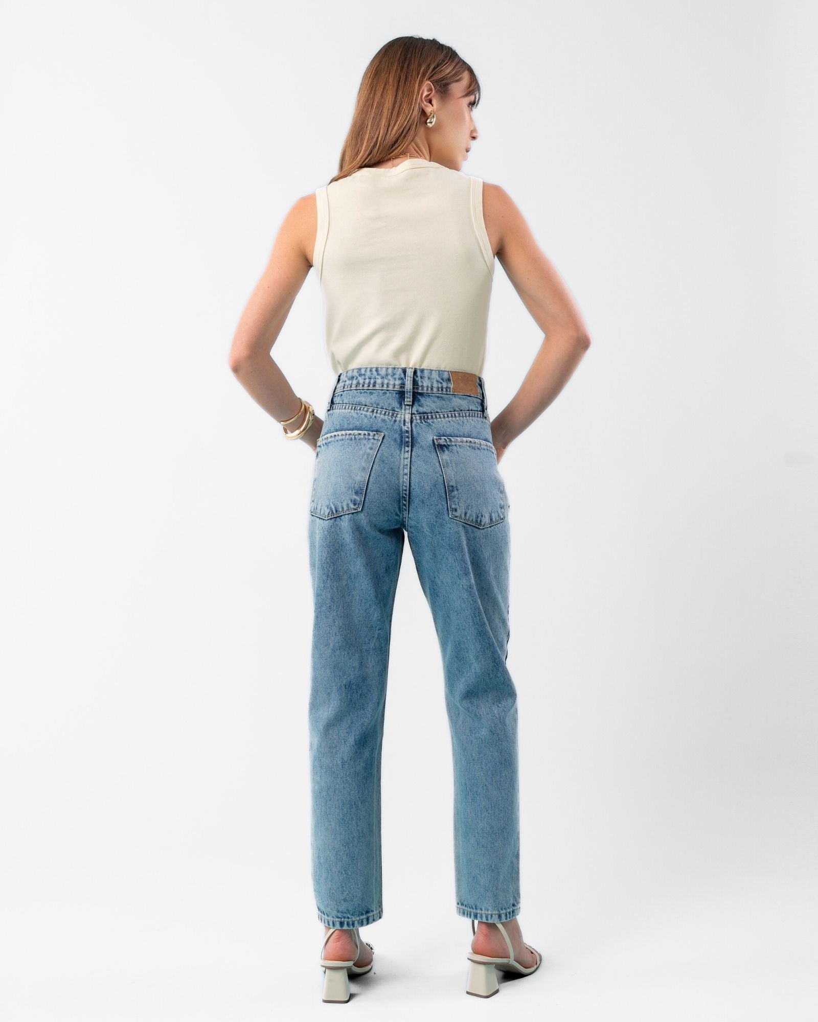 Calça Mom Jeans Lavagem Marmorizada