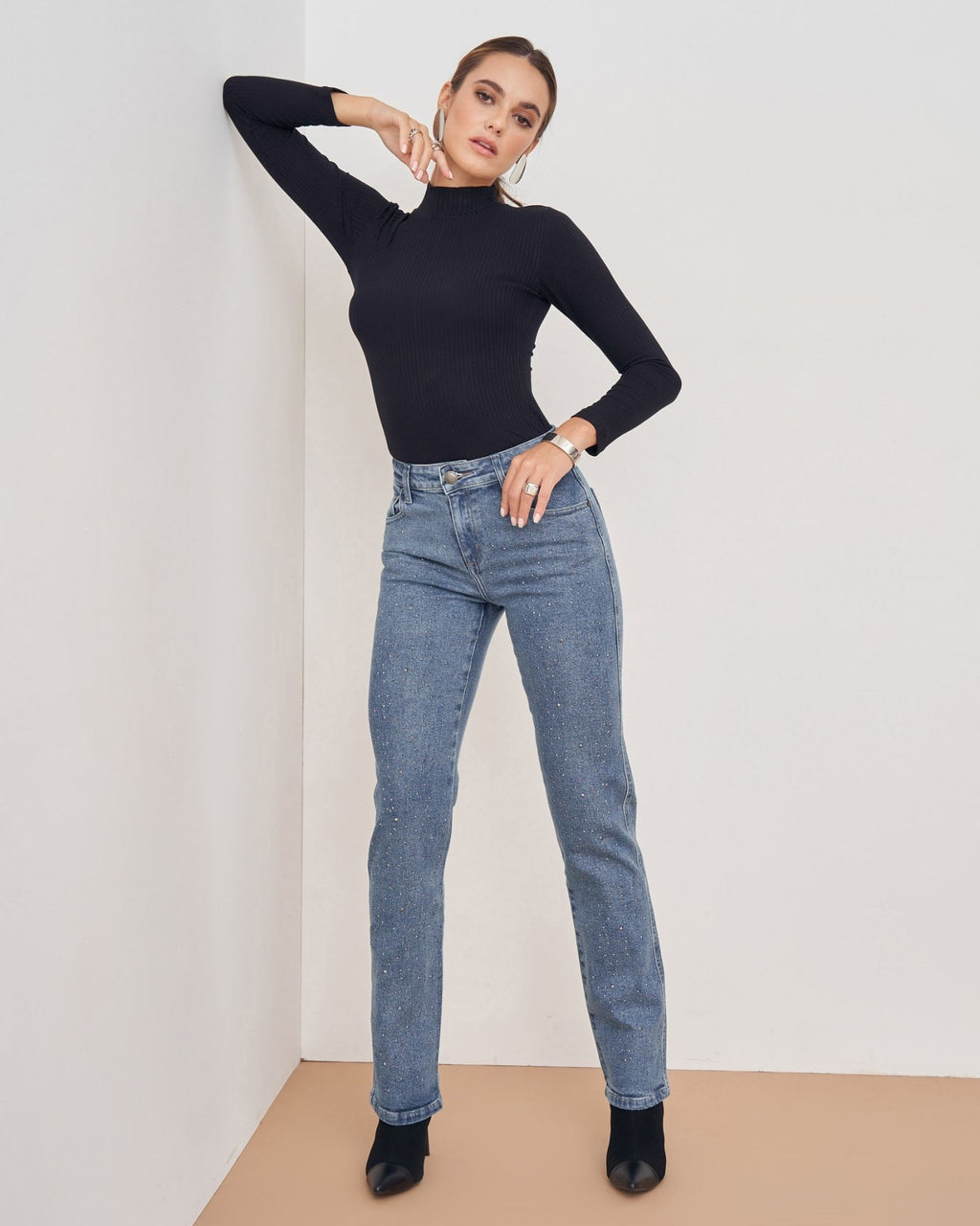 Calça Reta Jeans com Strass Frontal