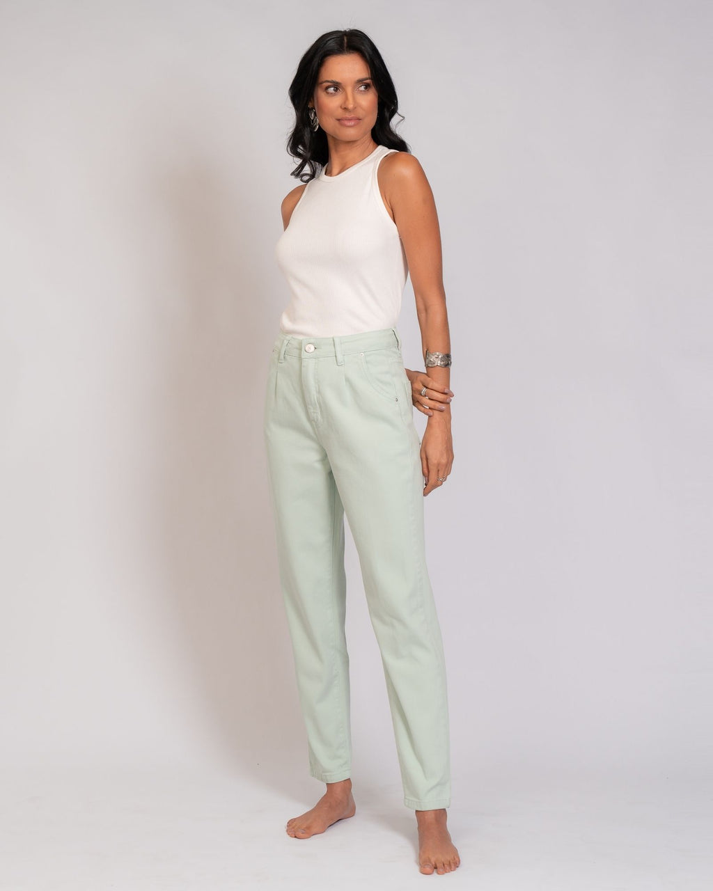 Calça em Sarja com Modelagem Diferenciada