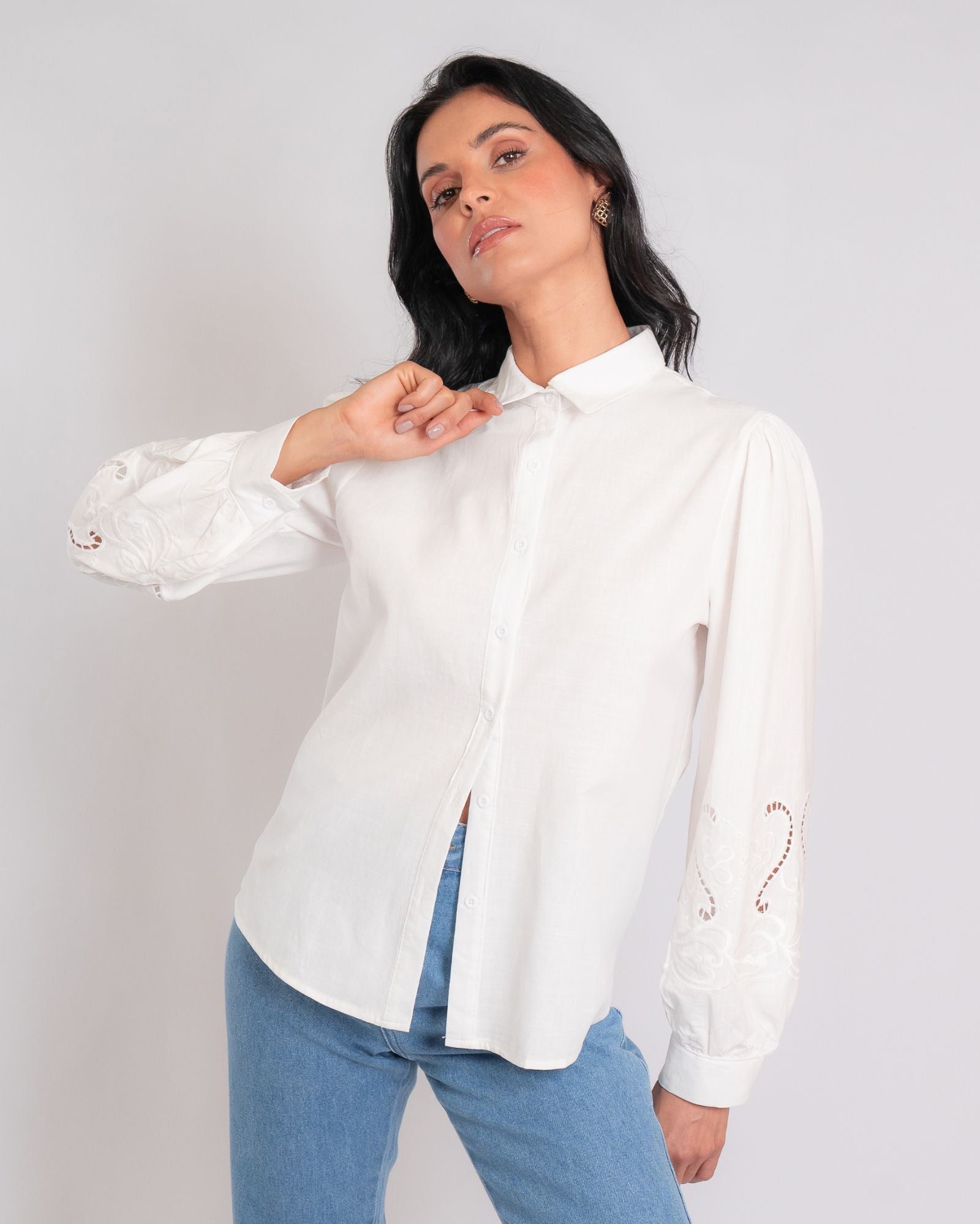 Camisa Tricoline com Manga Longa Bordada