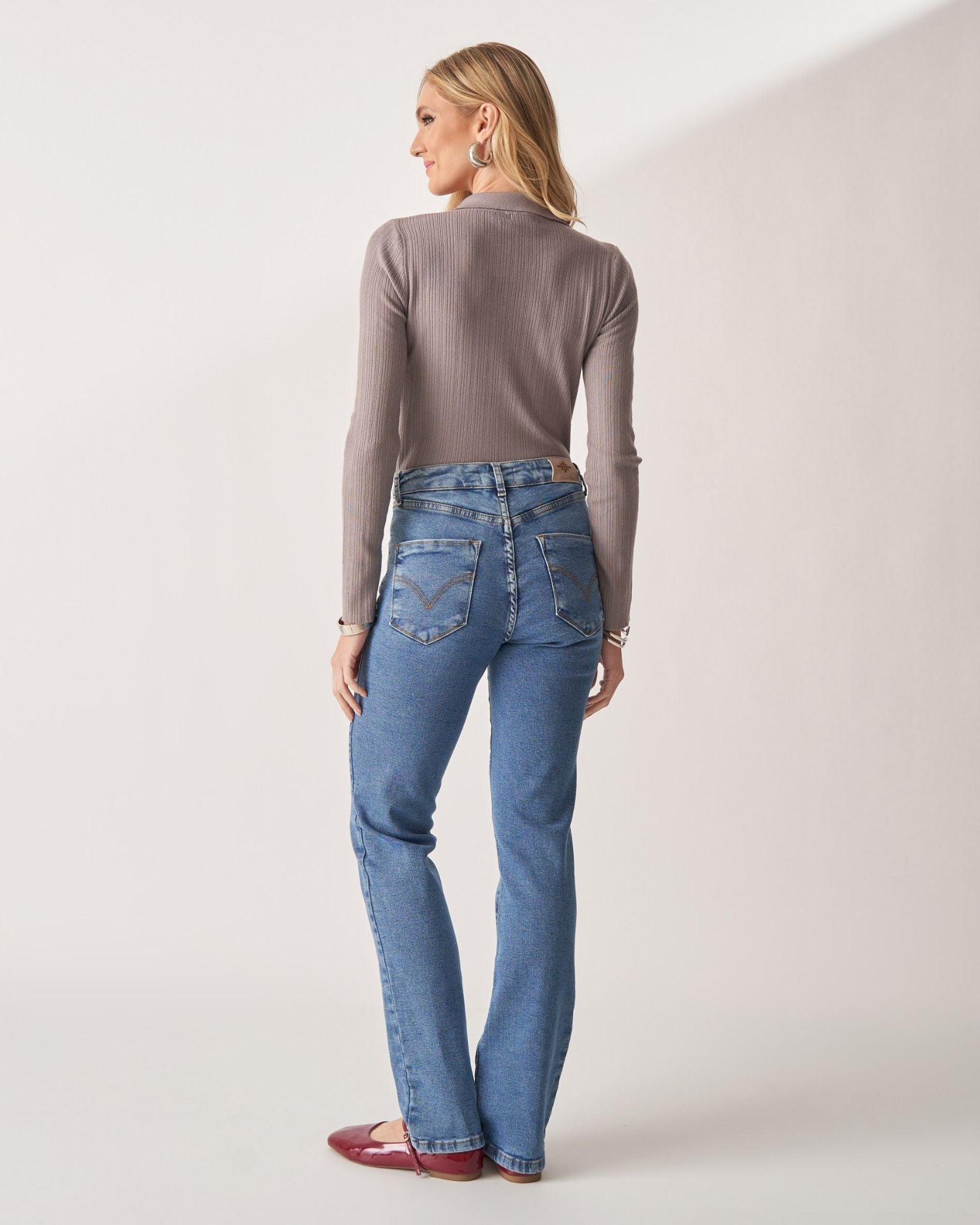 Calça Reta Jeans Lavagem Média