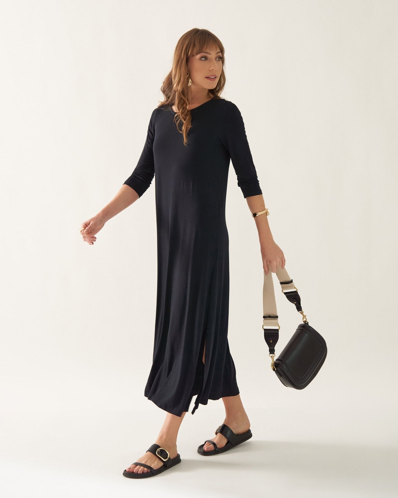 Vestido em Malha Leve com Fenda Lateral