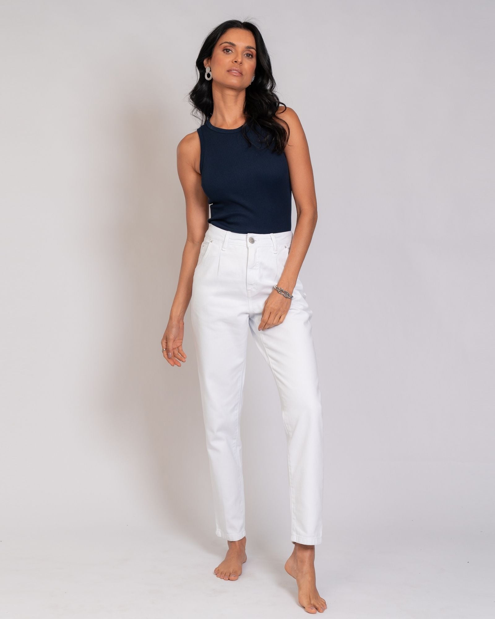 Calça em Sarja com Modelagem Diferenciada