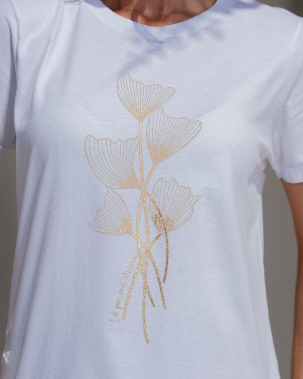 T-shirt Tradicional Estampada e Detalhe em Foil
