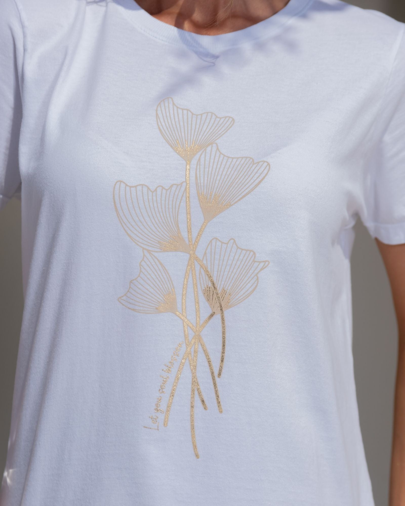 T-shirt Tradicional Estampada e Detalhe em Foil