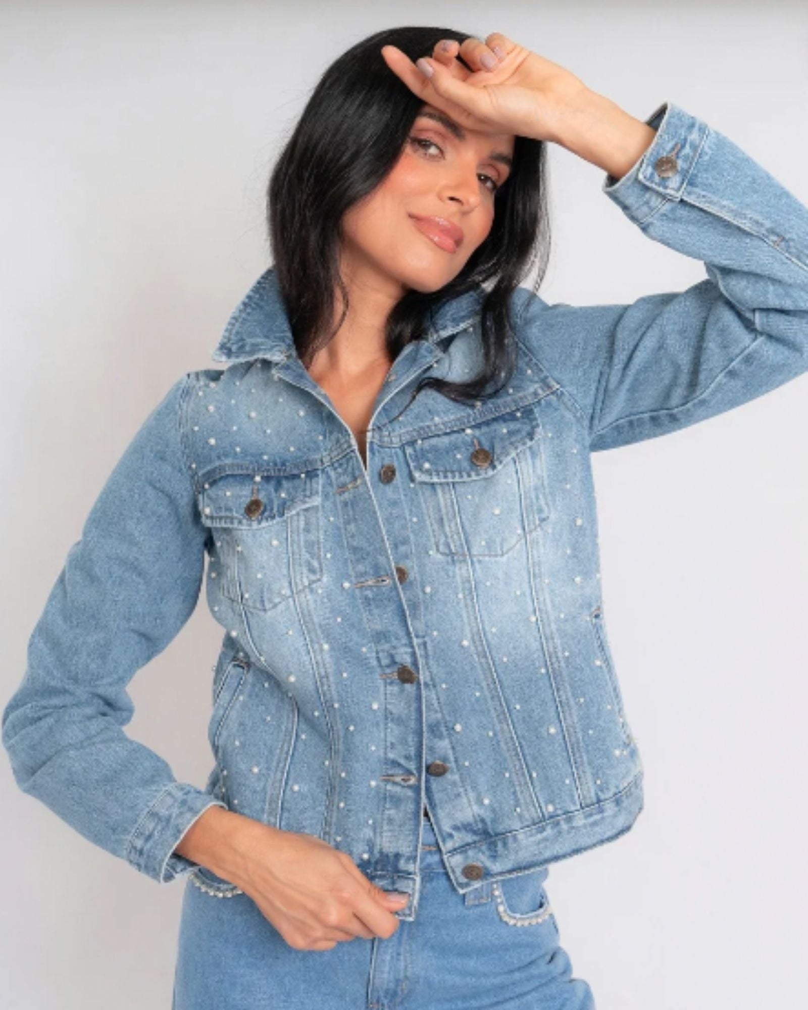 Jaqueta Jeans Tradicional com Pérolas