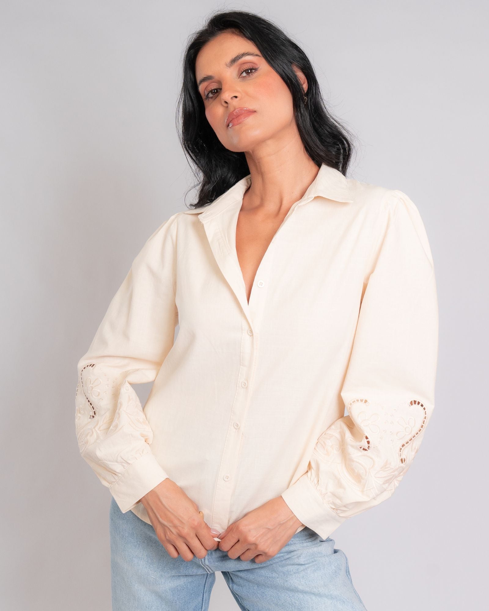 Camisa Tricoline com Manga Longa Bordada