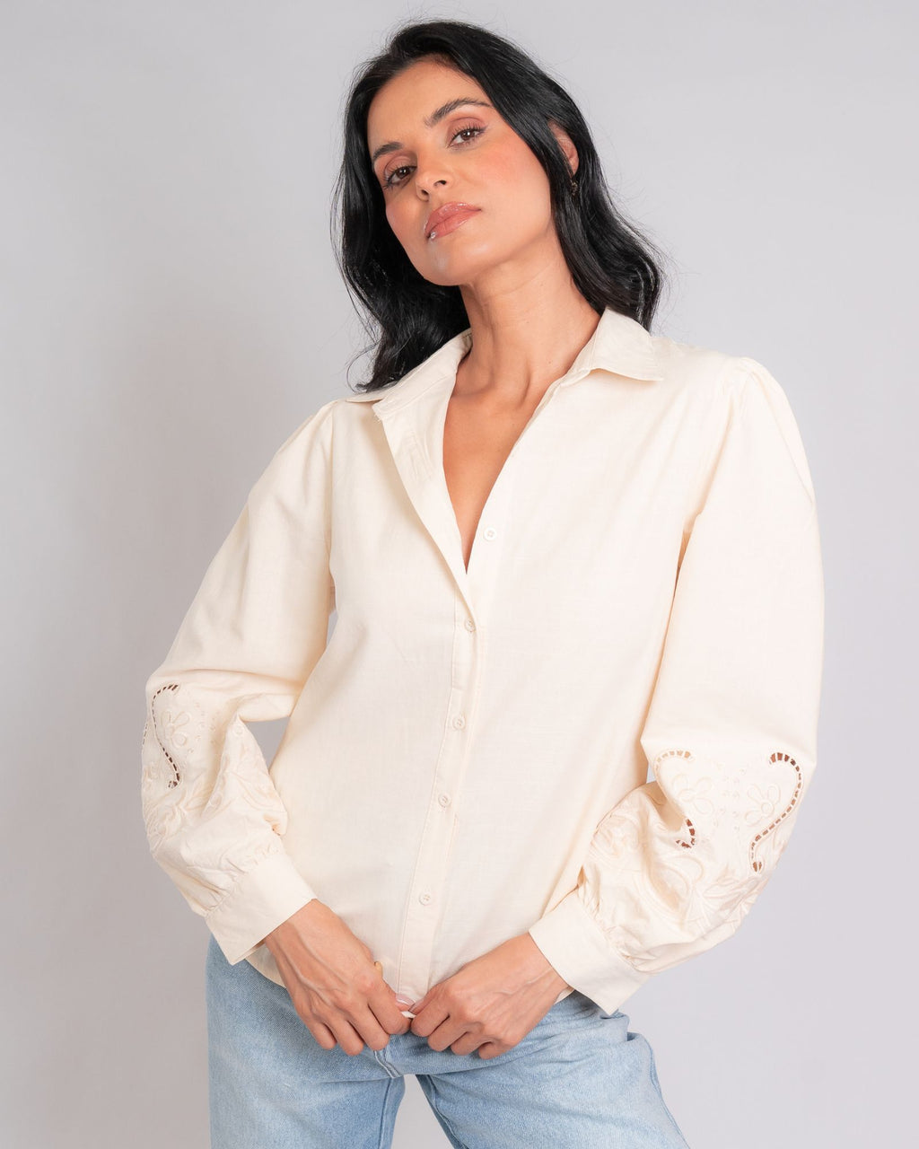 Camisa Tricoline com Manga Longa Bordada