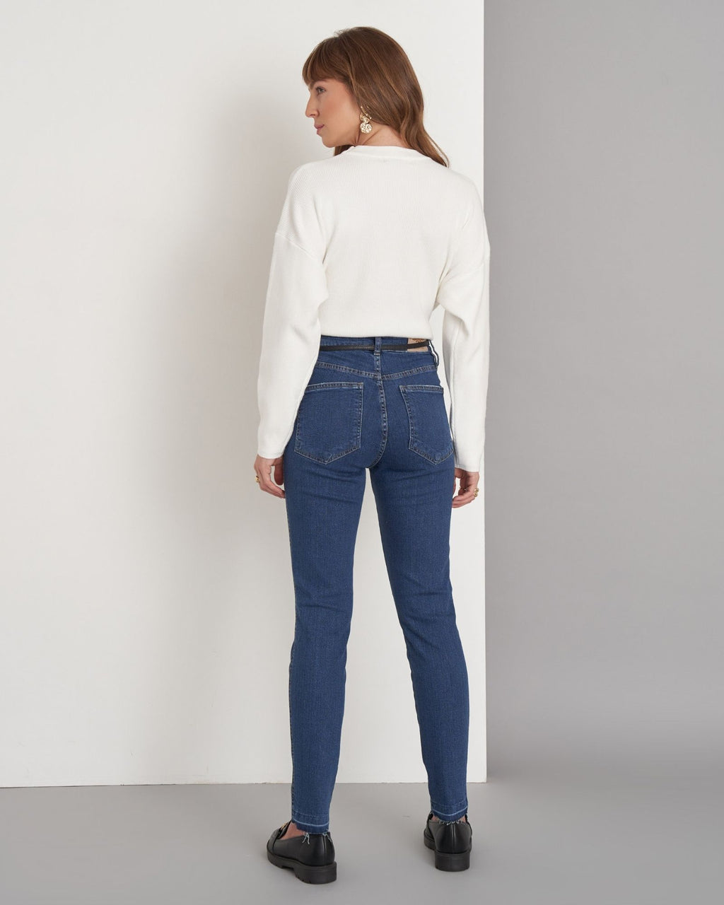 Calça Skinny Jeans com Barra Desfeita