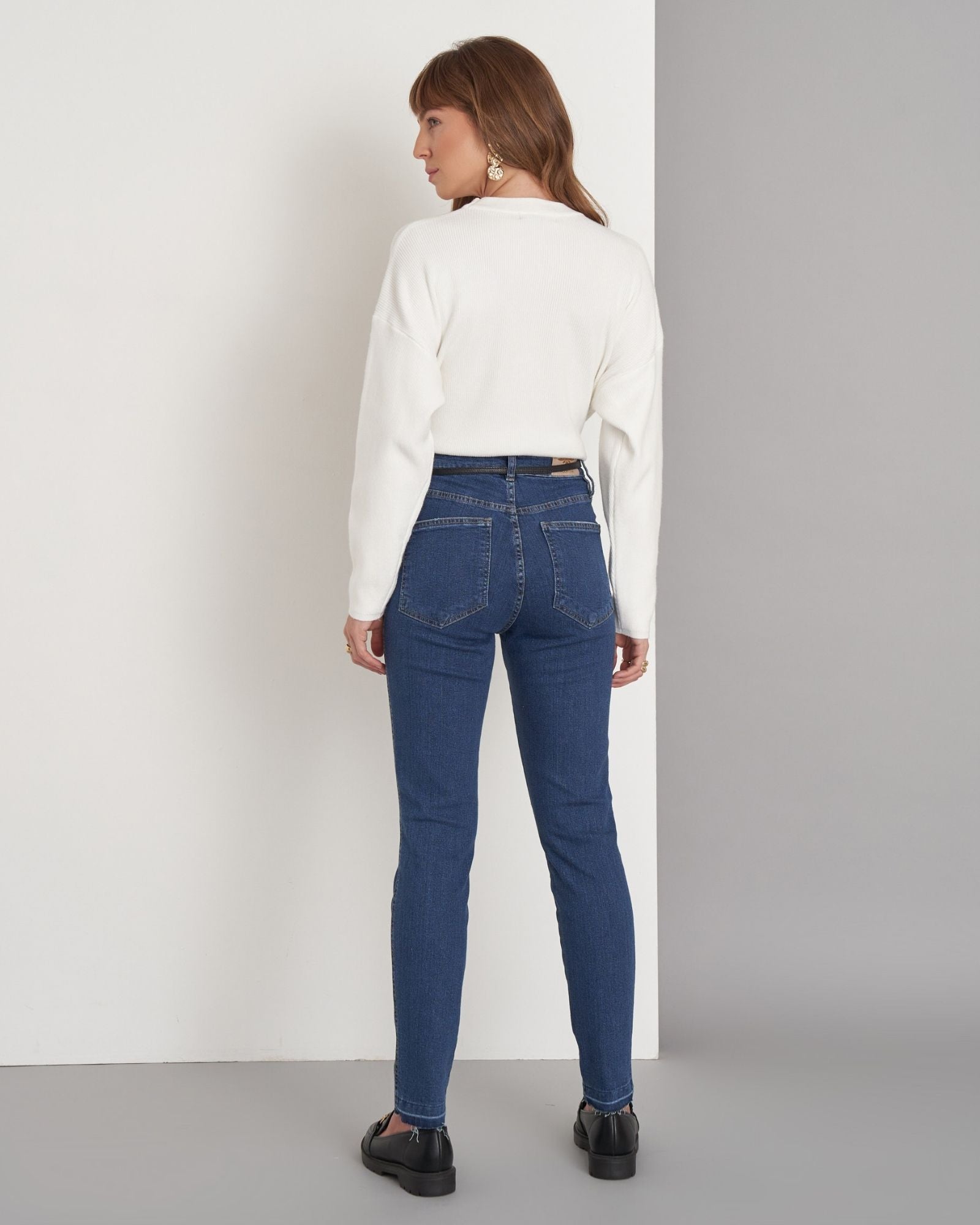 Calça Skinny Jeans com Barra Desfeita