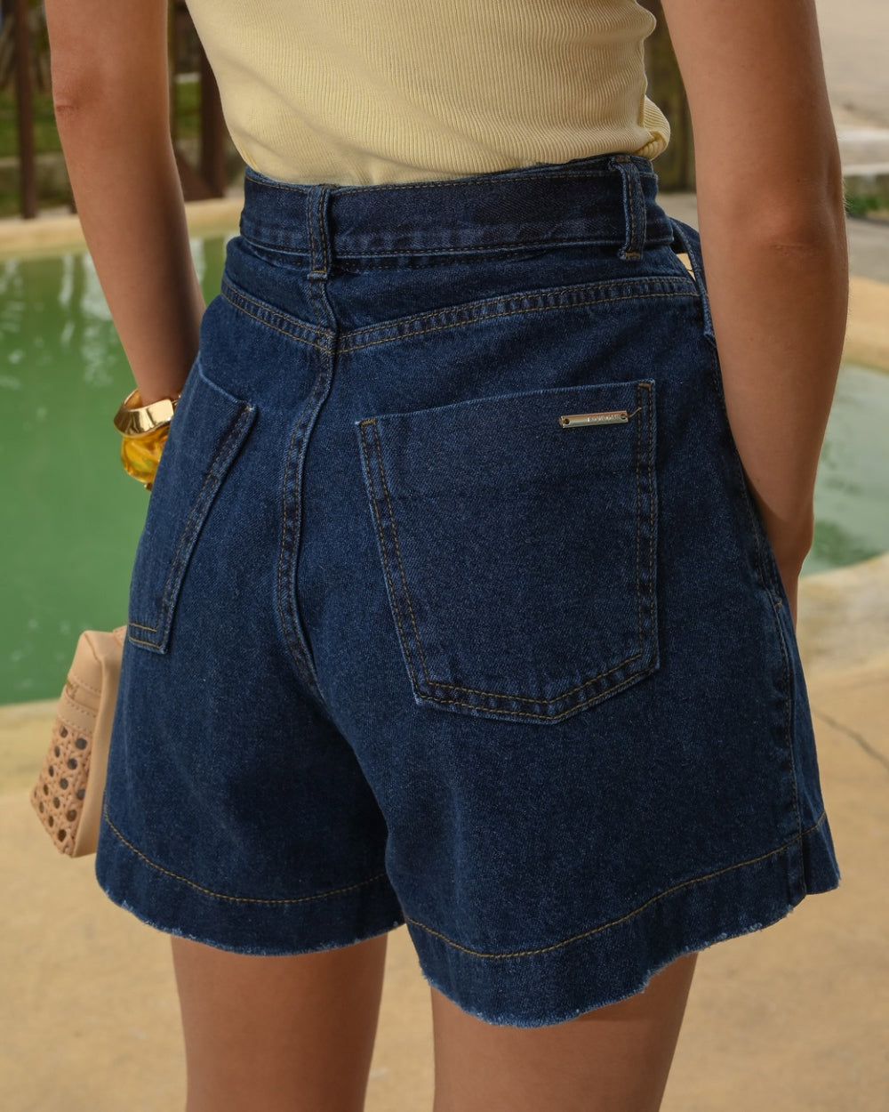 Short mom caetana
