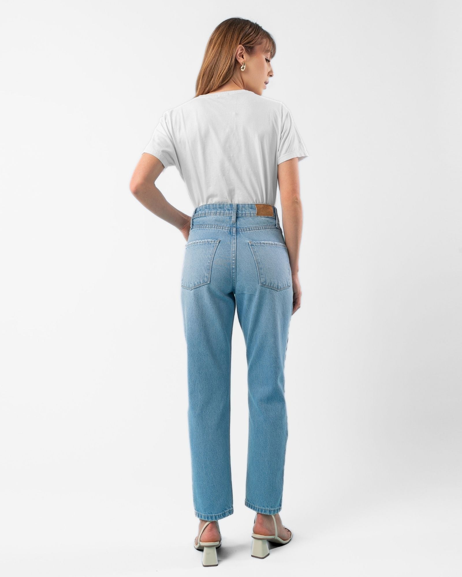 Calça Mom Jeans Lavagem Marmorizada