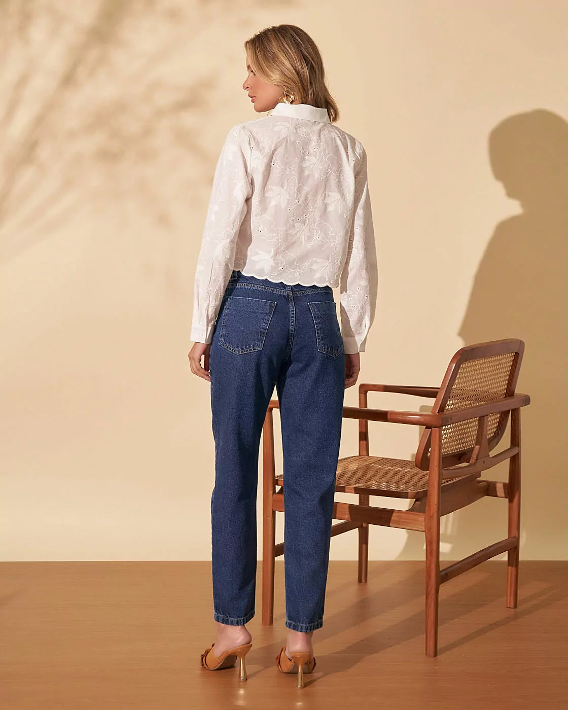 Calça mom passante largo