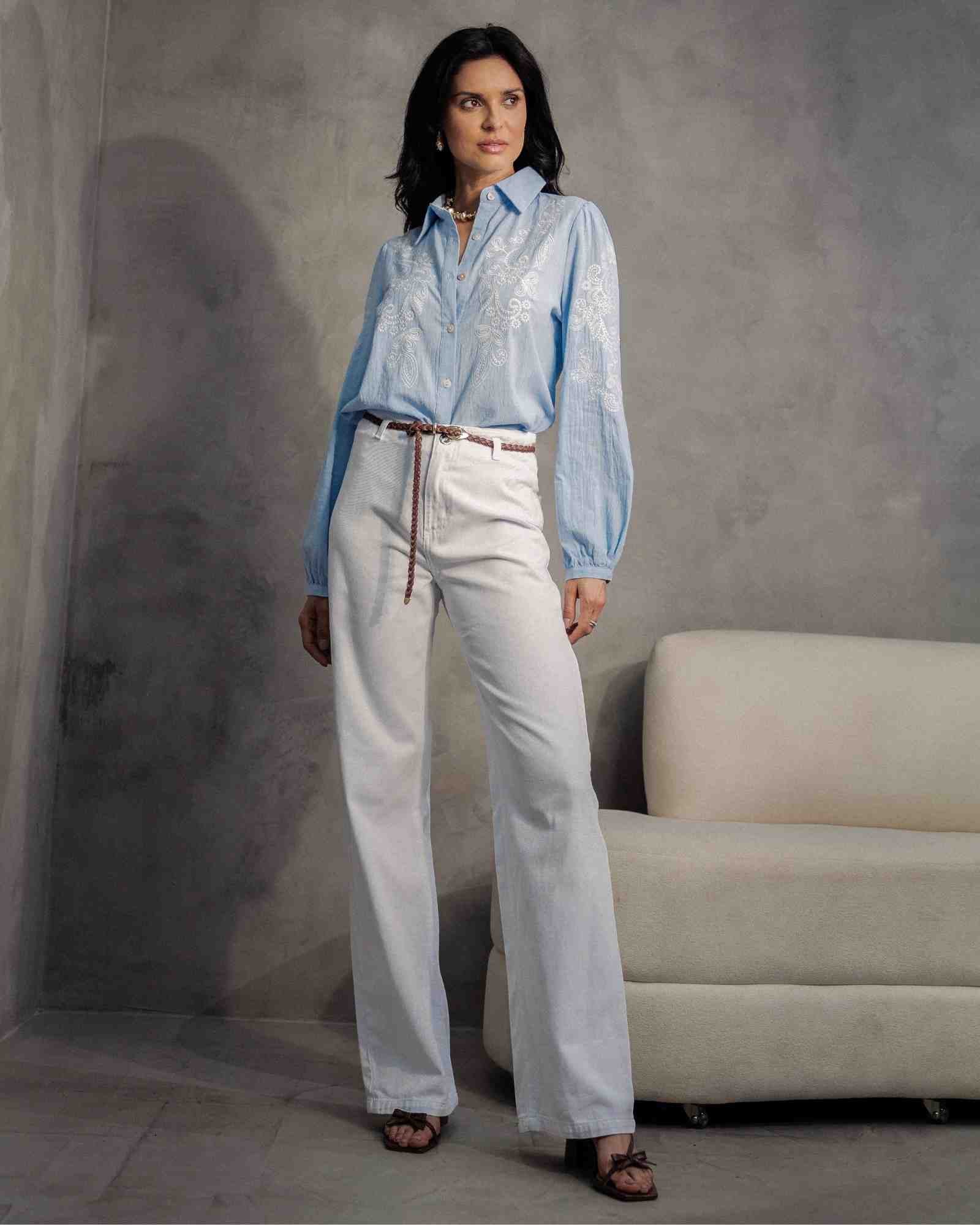 Calça Wide Leg em Sarja Branca com Cinto Faixa