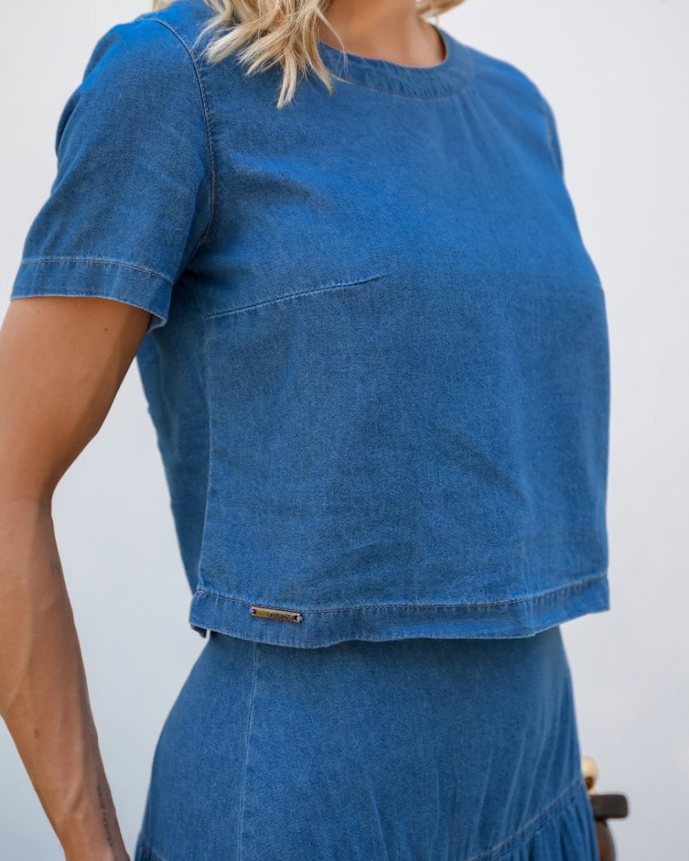 Blusa jeans manga curta