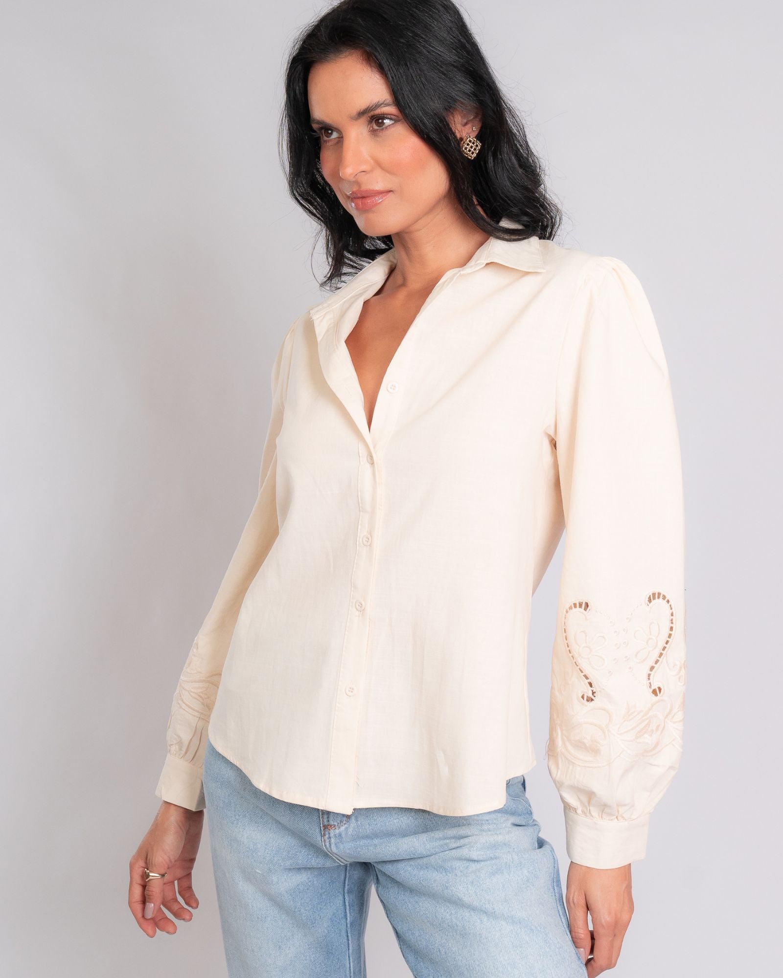 Camisa Tricoline com Manga Longa Bordada